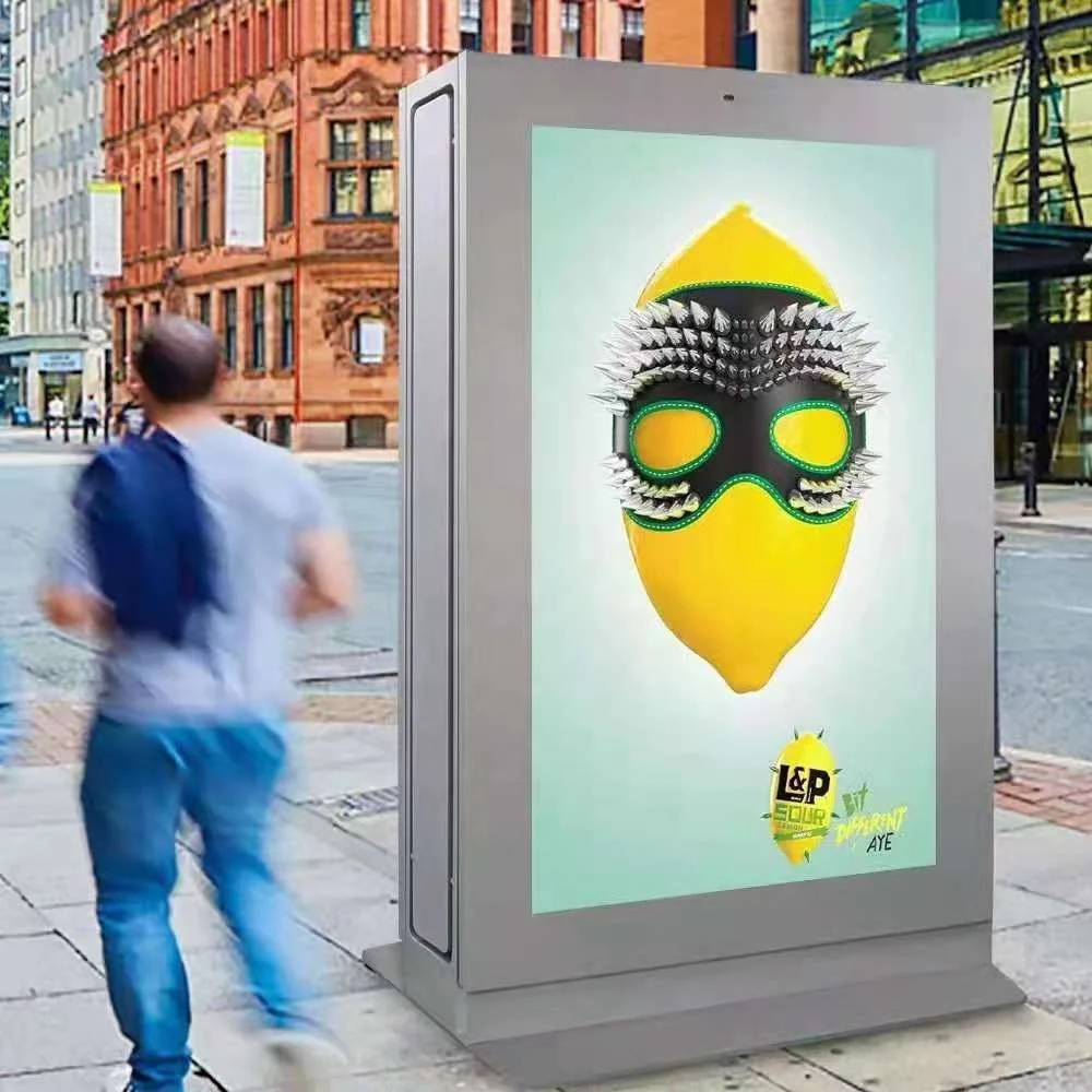 4K Outdoor TOTEM Sun readable standing bus station Digital Signage, 2500cd/m2 brightness