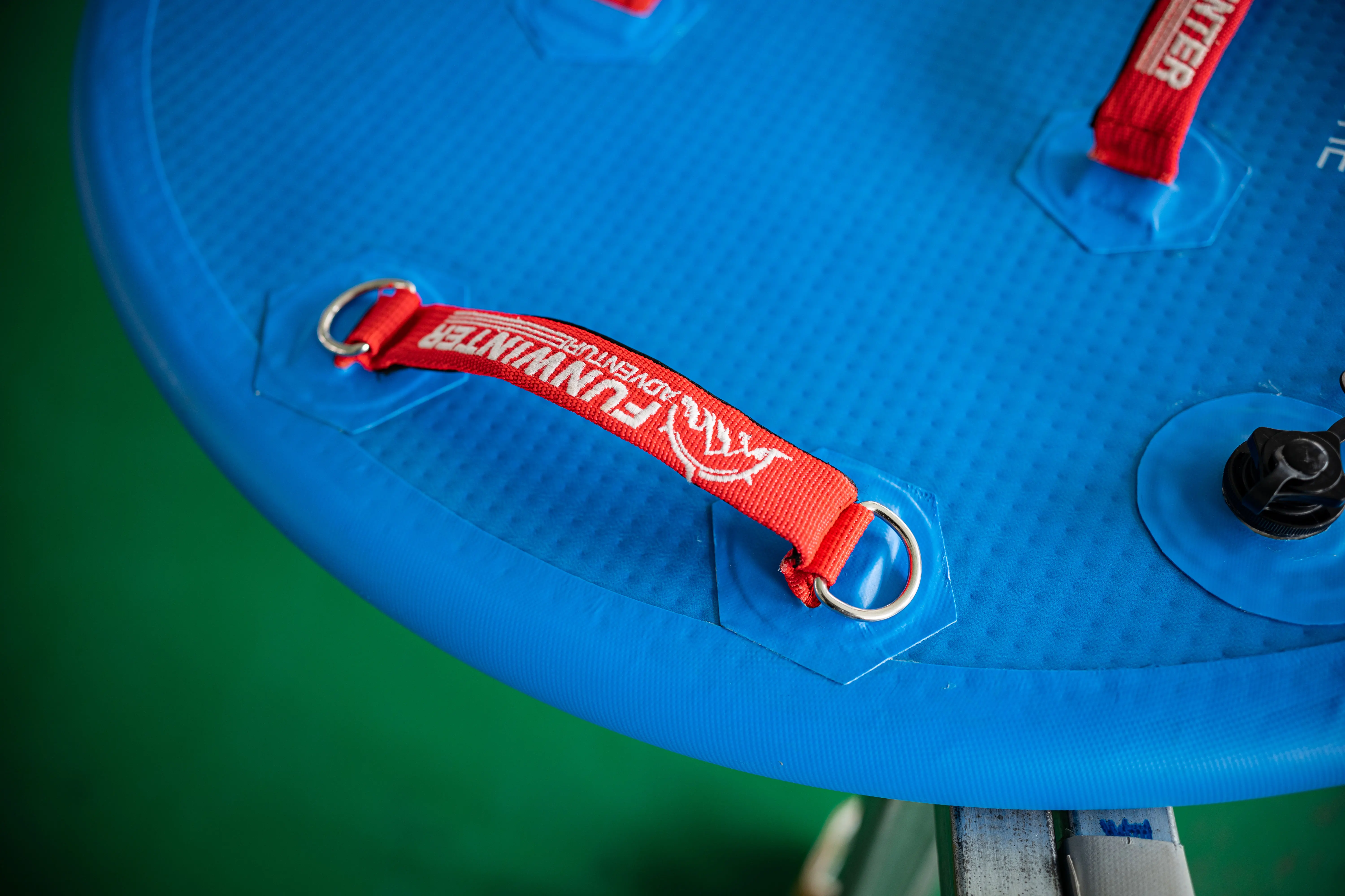 OEM&ODM sup factory BSCI CE inflatable sled winter sports equipment inflatable snow battles snow shield