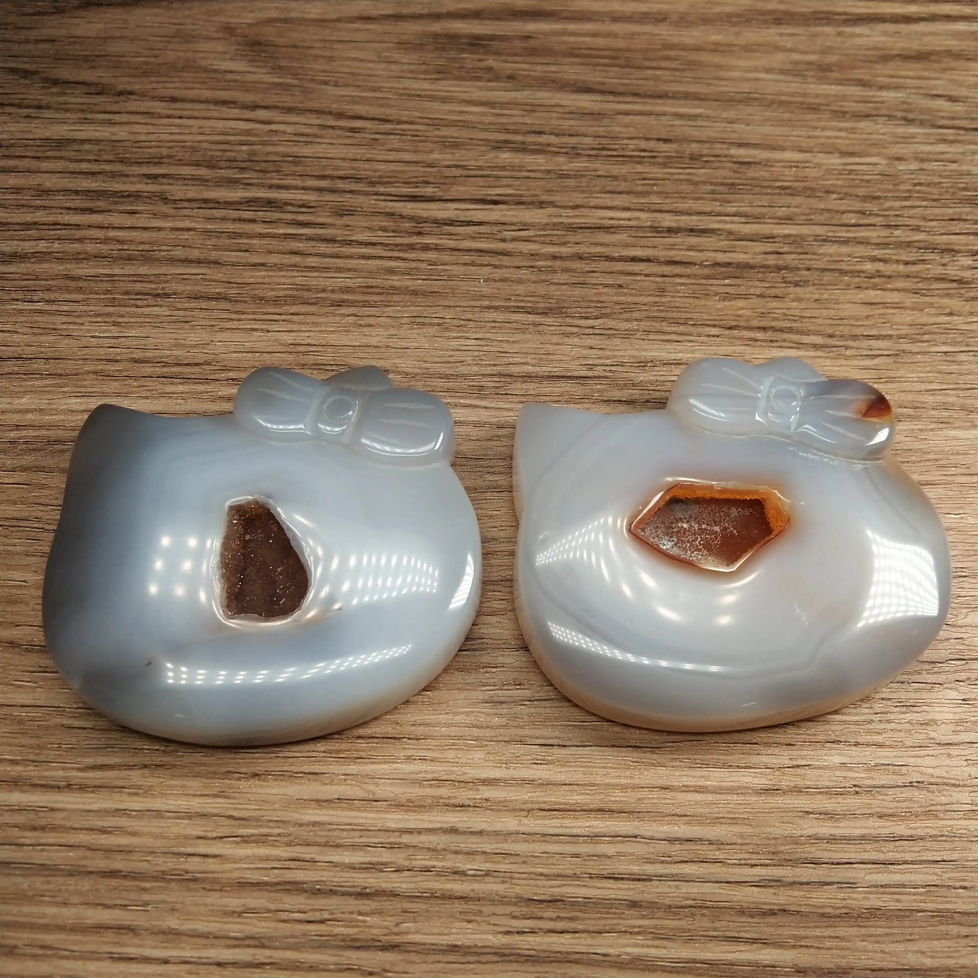 
Wholesale natural crystal agate carved hello kitty head small cute animals carving folk crafts healing souvenirs stones 