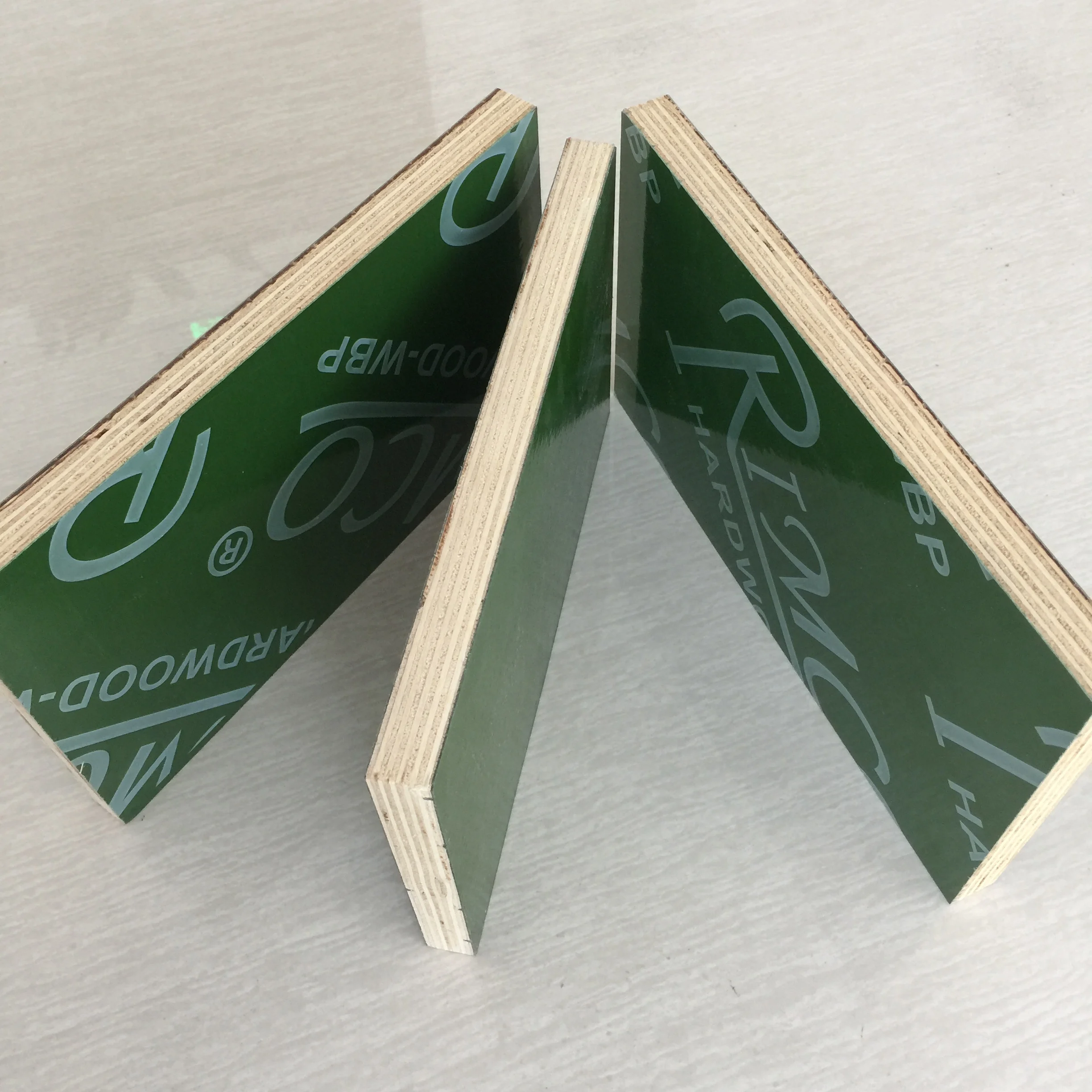 Темно-зеленая полипропиленовая пленка для фанеры облицовочная