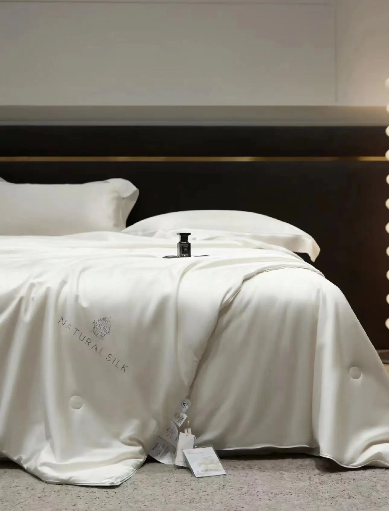 High-grade pure cotton silk is double palace cocoon long silk silkworm silk is cool in summer and thickened in autumn quilt