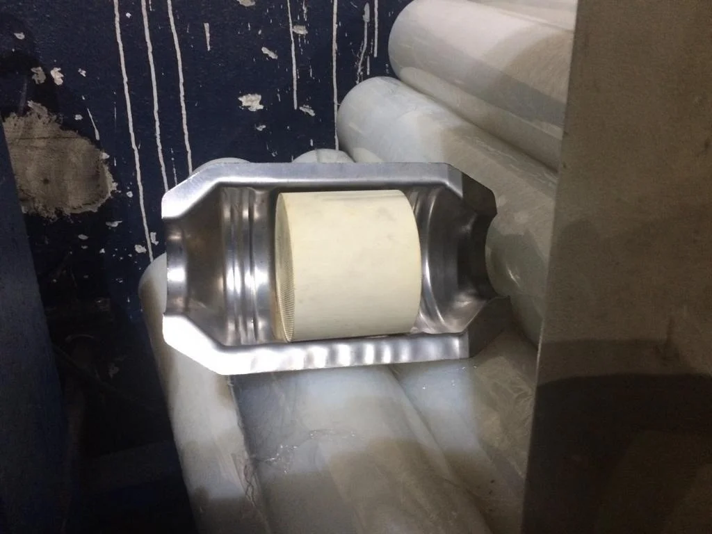 Ceramic filter exhaust catalyst