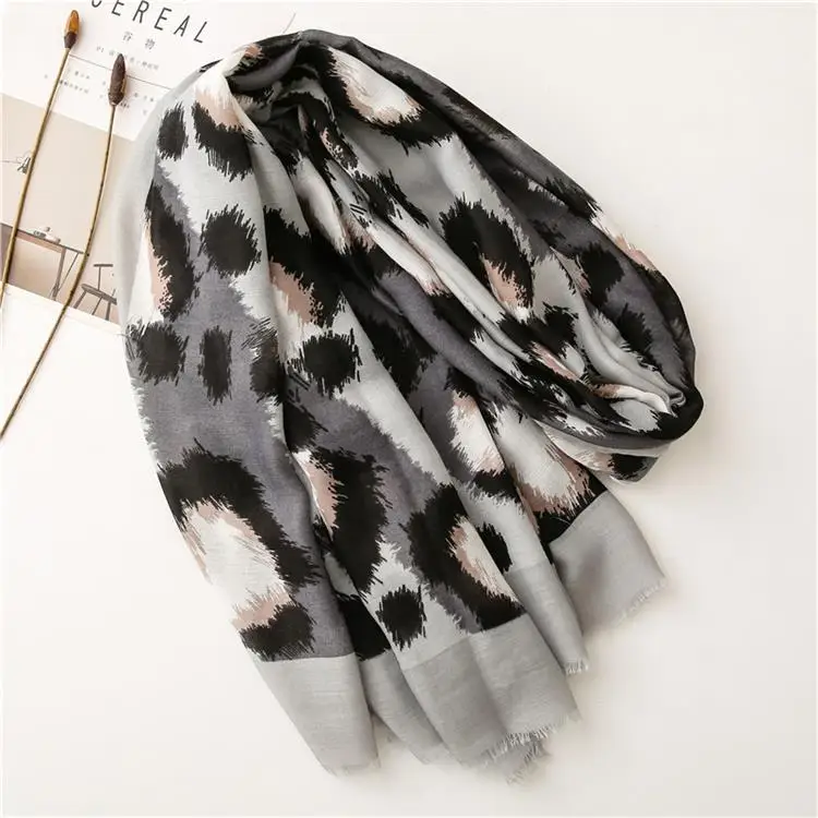 BOOOGE Wholesale Retro Style Animal Printed Cotton and Hemp Feeling Hijab Rectangle Polyester Scarves