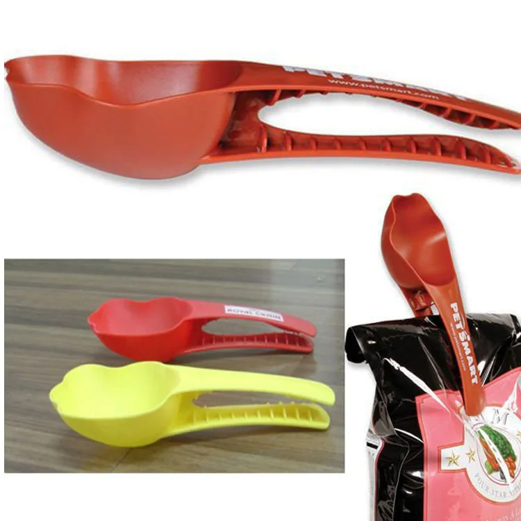 Plastic pet dog paw shape food measuring scoop clip