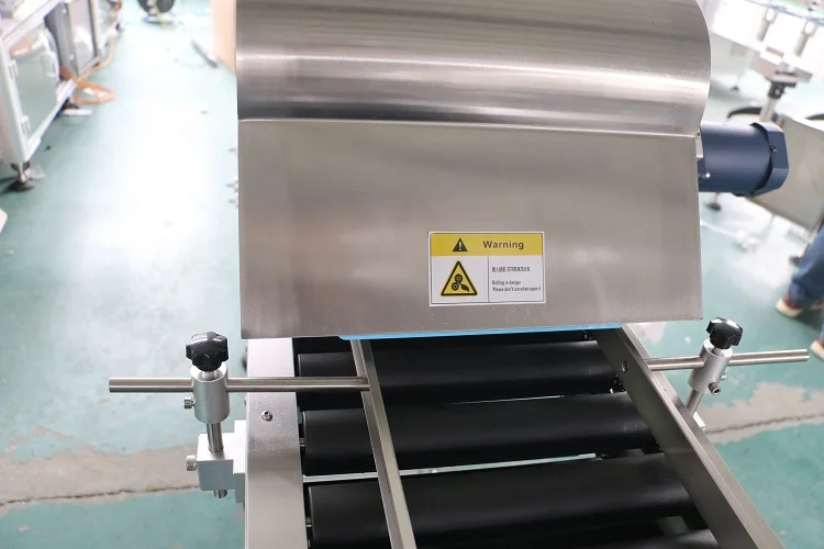 High quality round bottle labeling machine beverage non-dry sticker labeling machine with new design