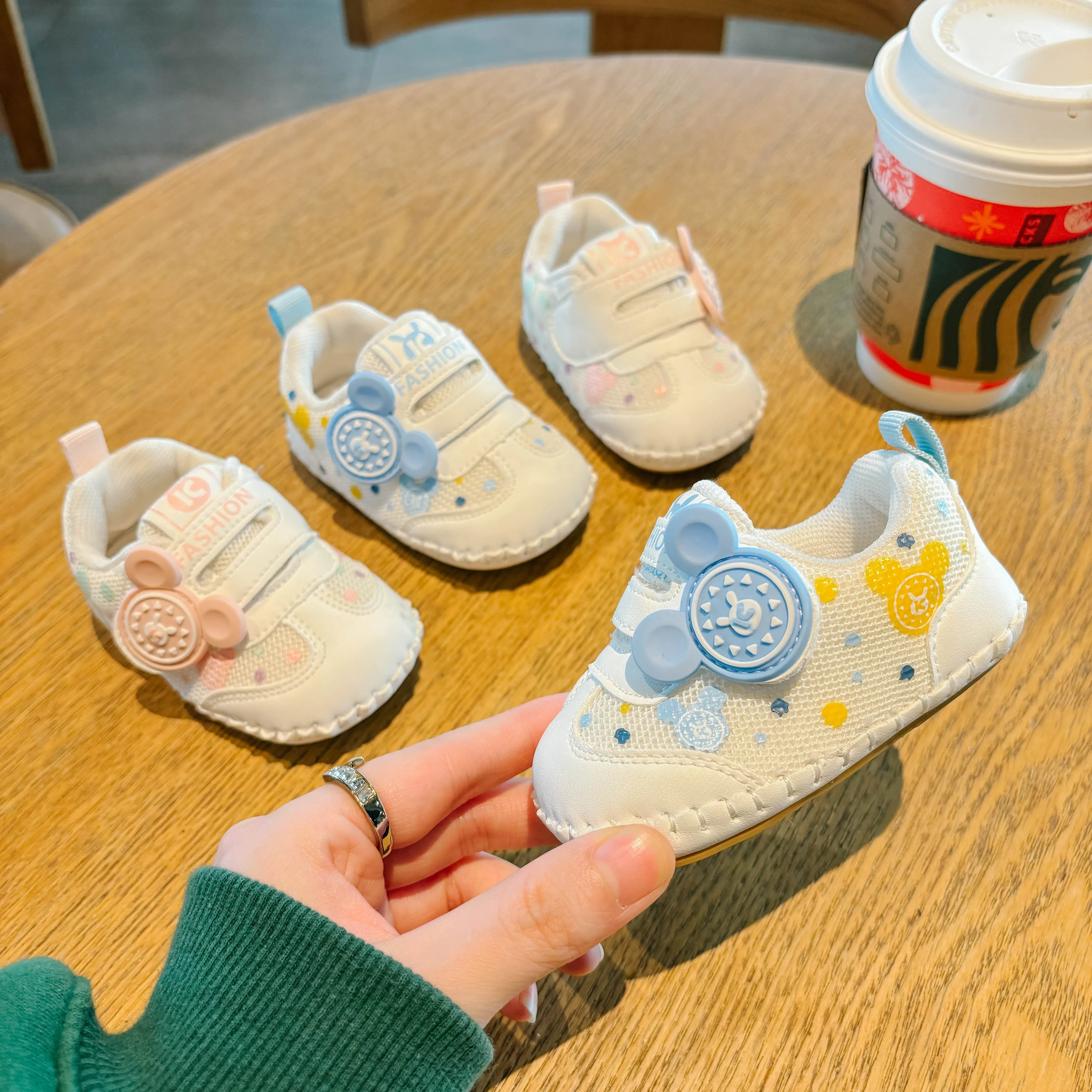 0 -1 year old for boys and girls breathable mesh shoes, wear-resistant tendon sole toddler shoes