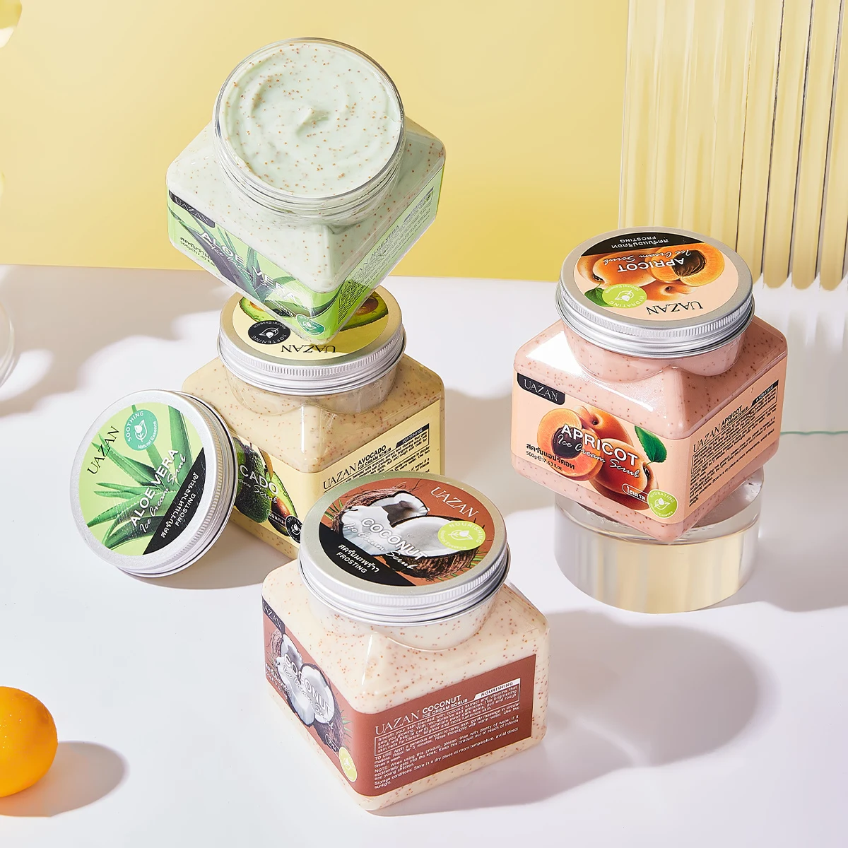 Wholesale Natural Alpha Arbutin Sweat Almond Kojic Acid Brightening Exfoliating Whitening Body Scrub