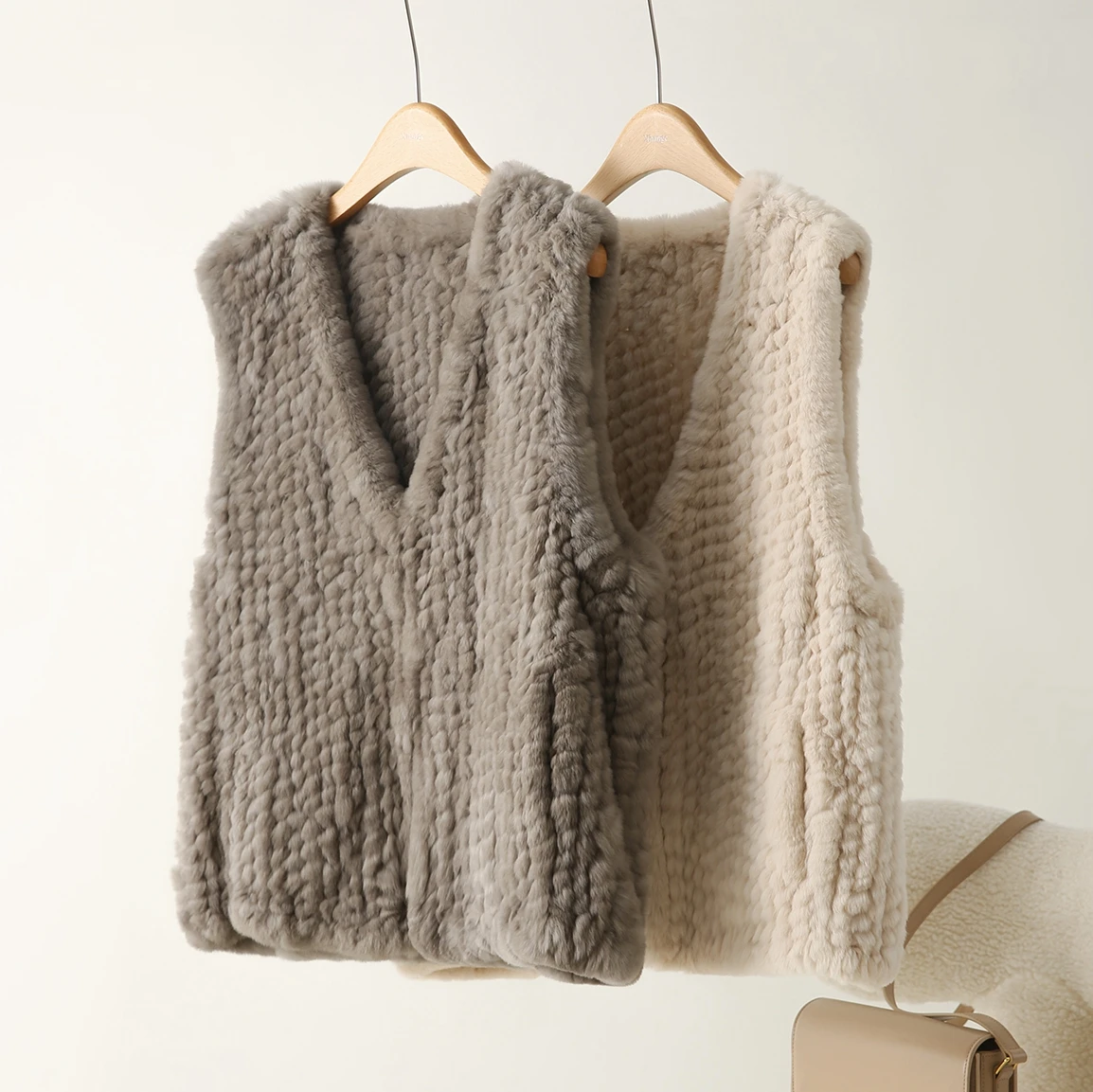 YRFUR YR031 Classic Style V-Neck Ladies Hand knitted Real Rex Rabbit Fur Vest Top Quality