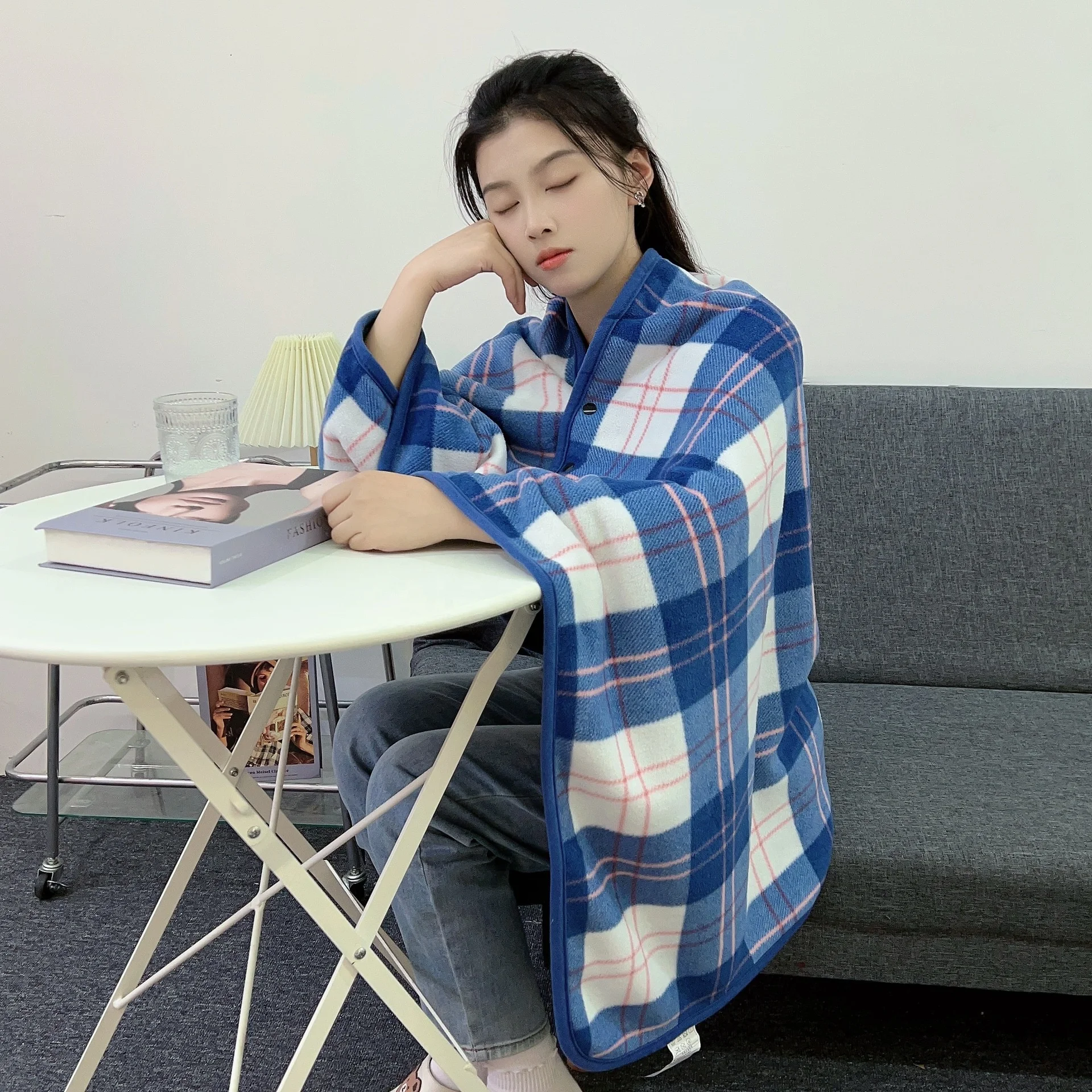 Носимое зимнее одеяло Двухслойное очень мягкое супер теплое женское плюшевое