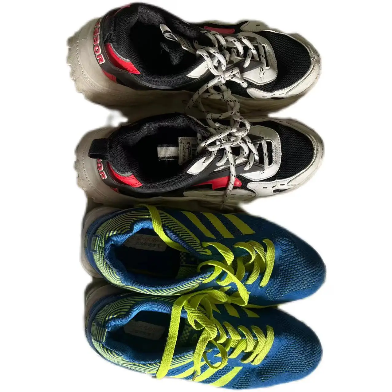 There are many varieties of second-hand shoes in stock