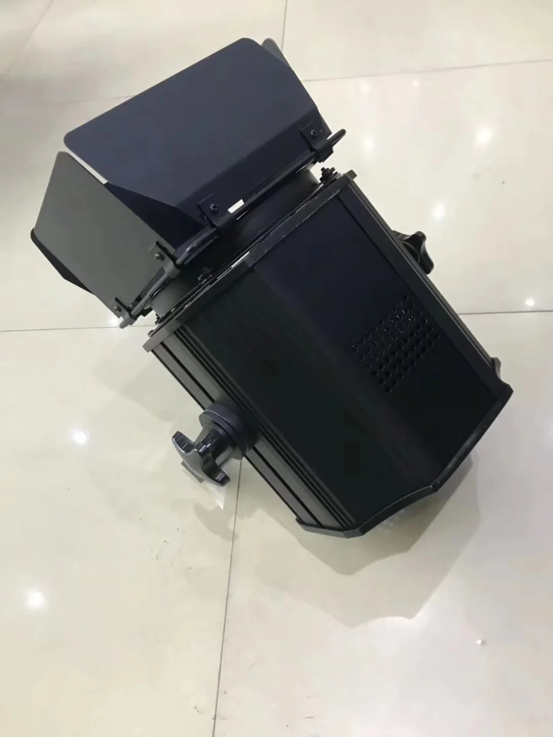 High power  led fresnel light 200W COB led white +warm white zoom par stage lights theatre zoom led studio with band door