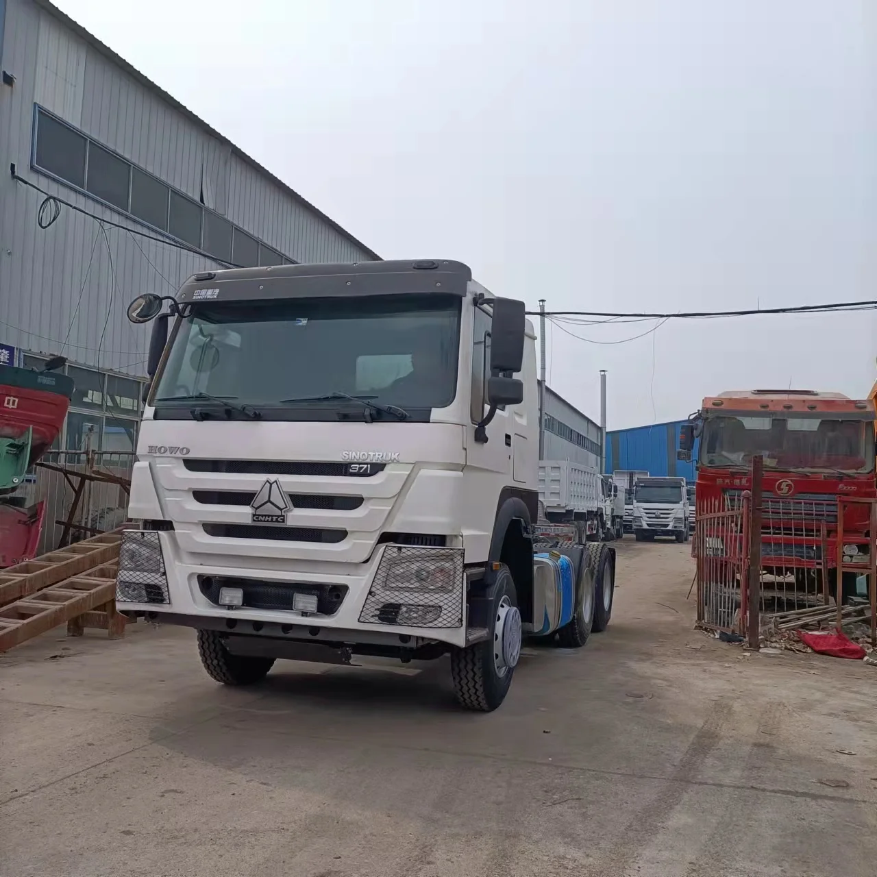 Used HOWO tractor truck 10 tires 6X4 HOWO 371hp 375hp tractor truck head low price sale