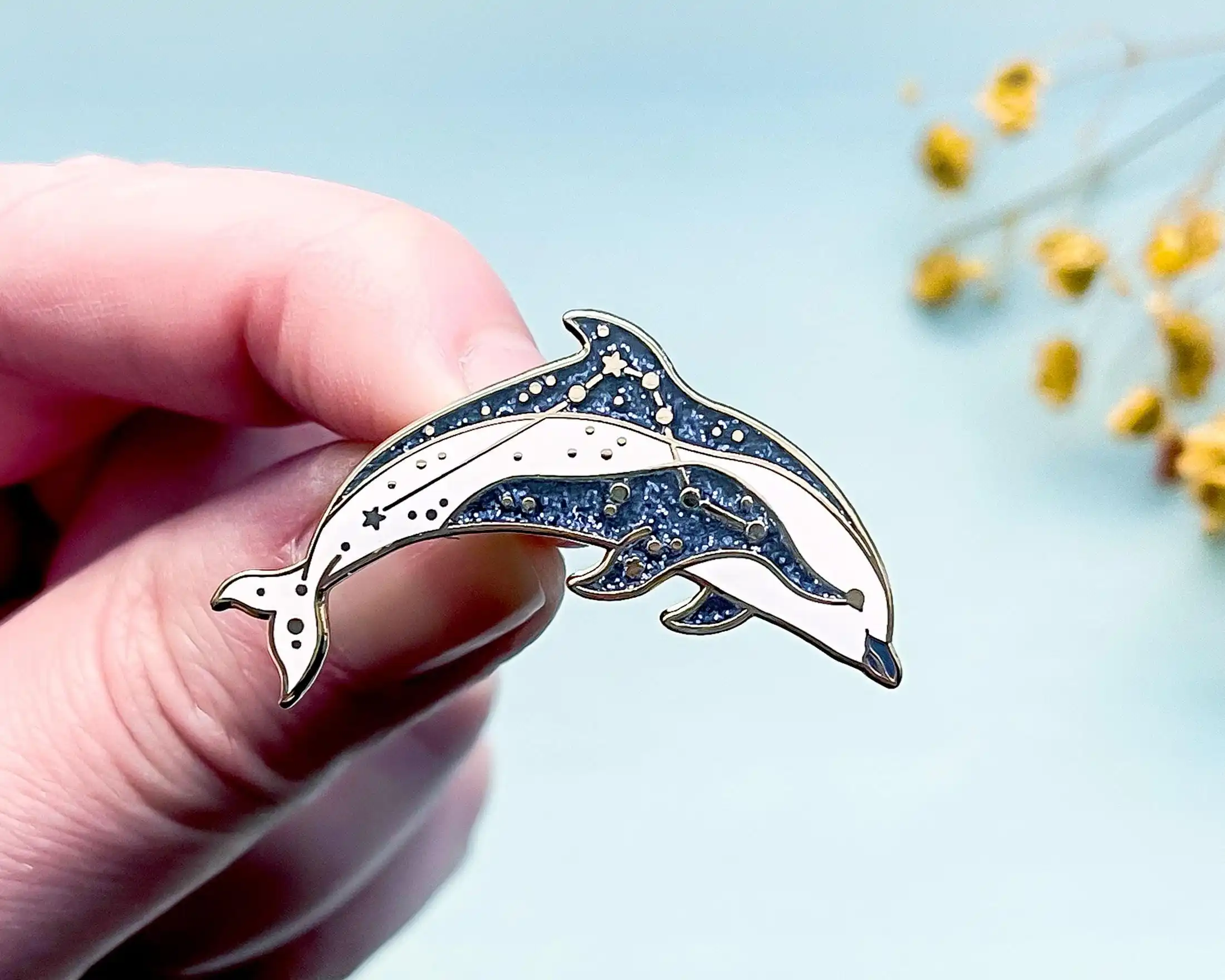 Hot-selling glitter animal shape design enamel lapel pins accessories 1.5 inches Cute Dolphin Glitter Custom Enamel Lapel Pin