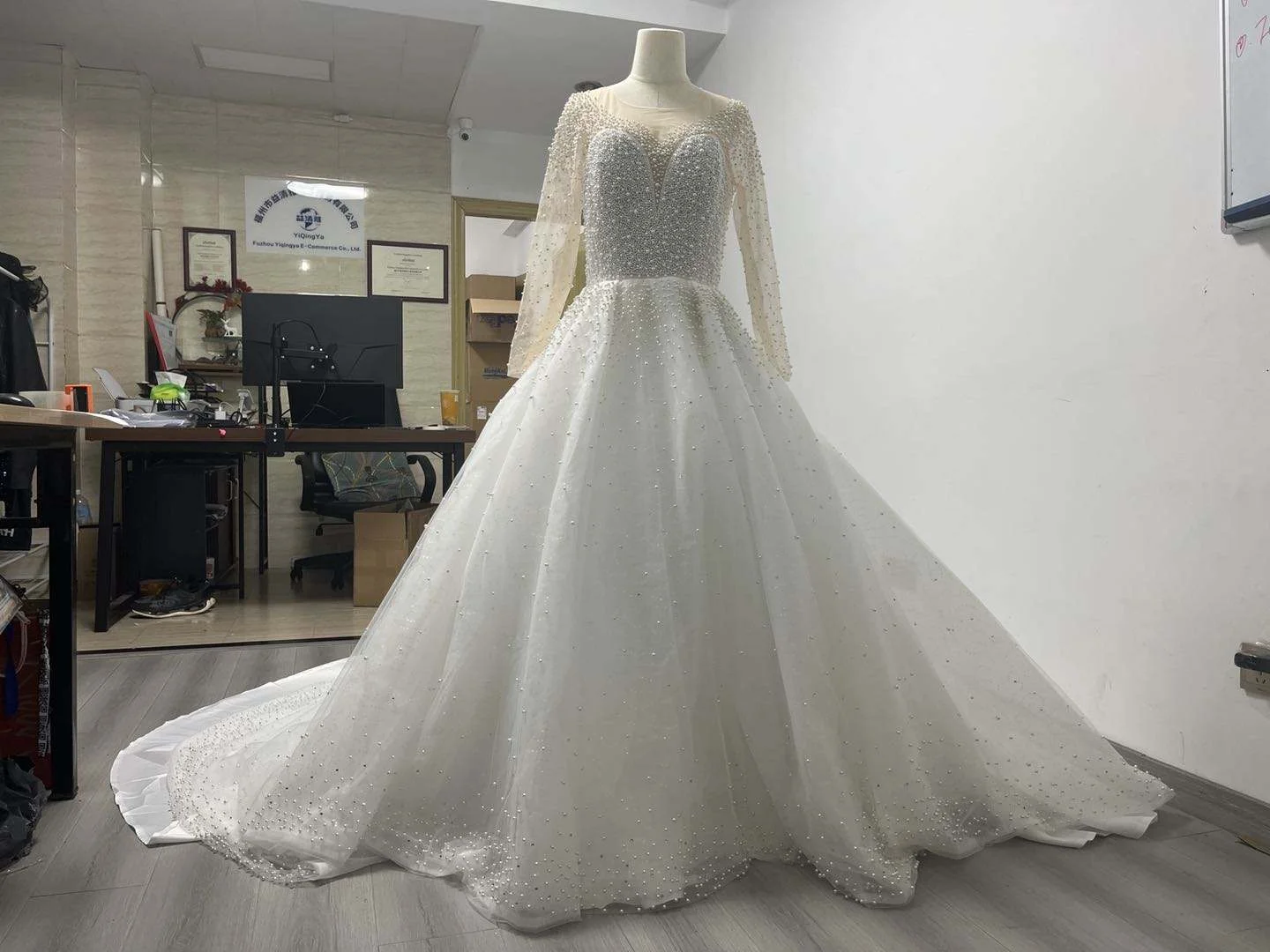 Customized Luxury Wedding Dress Bridal Gowns (Each SKU Has One Design, With Same Prices)
