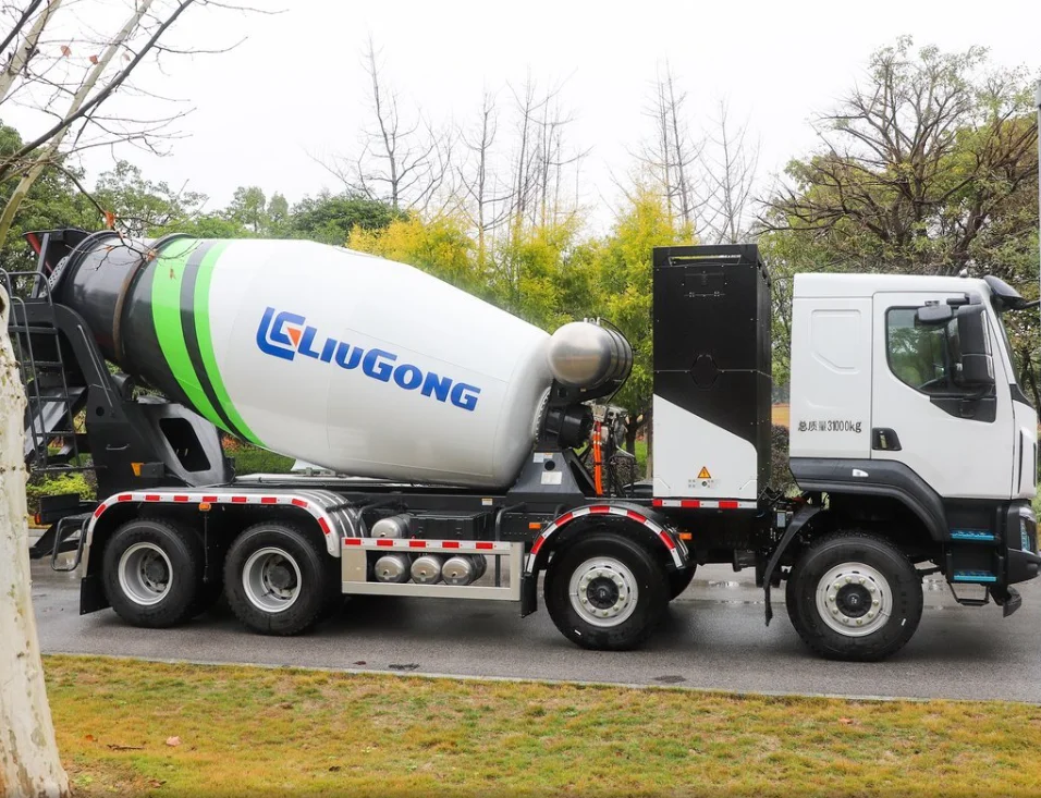 Dongfeng 8x4 type 12 m3 concrete mixer truck Cummins 315 Hp engine E0 RHD cement truck