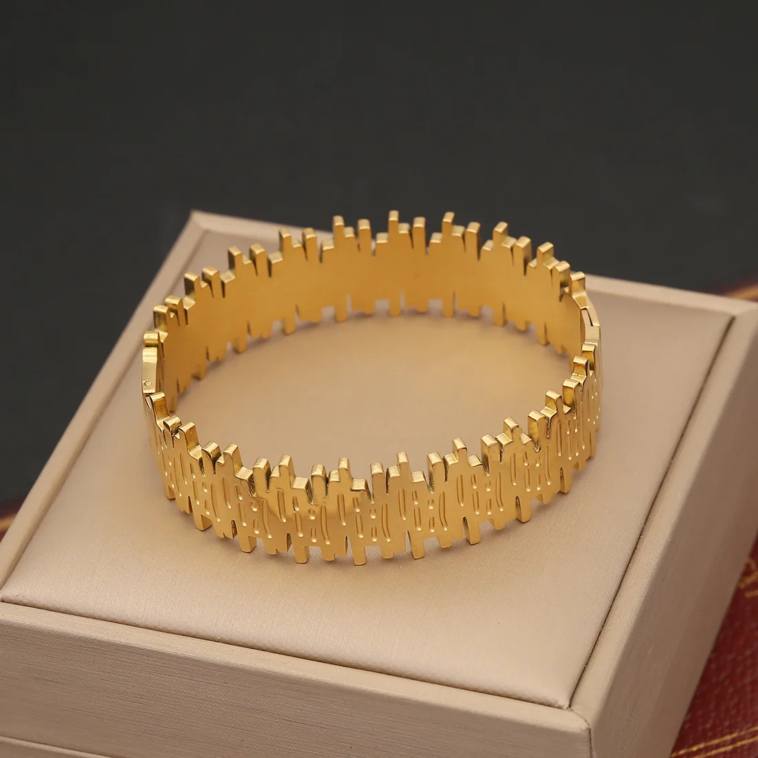 Wholesale Oil Dropping Stainless Steel 18k Gold Plated Blue Eyes Bracelet Daisy Butterfly Bracelet