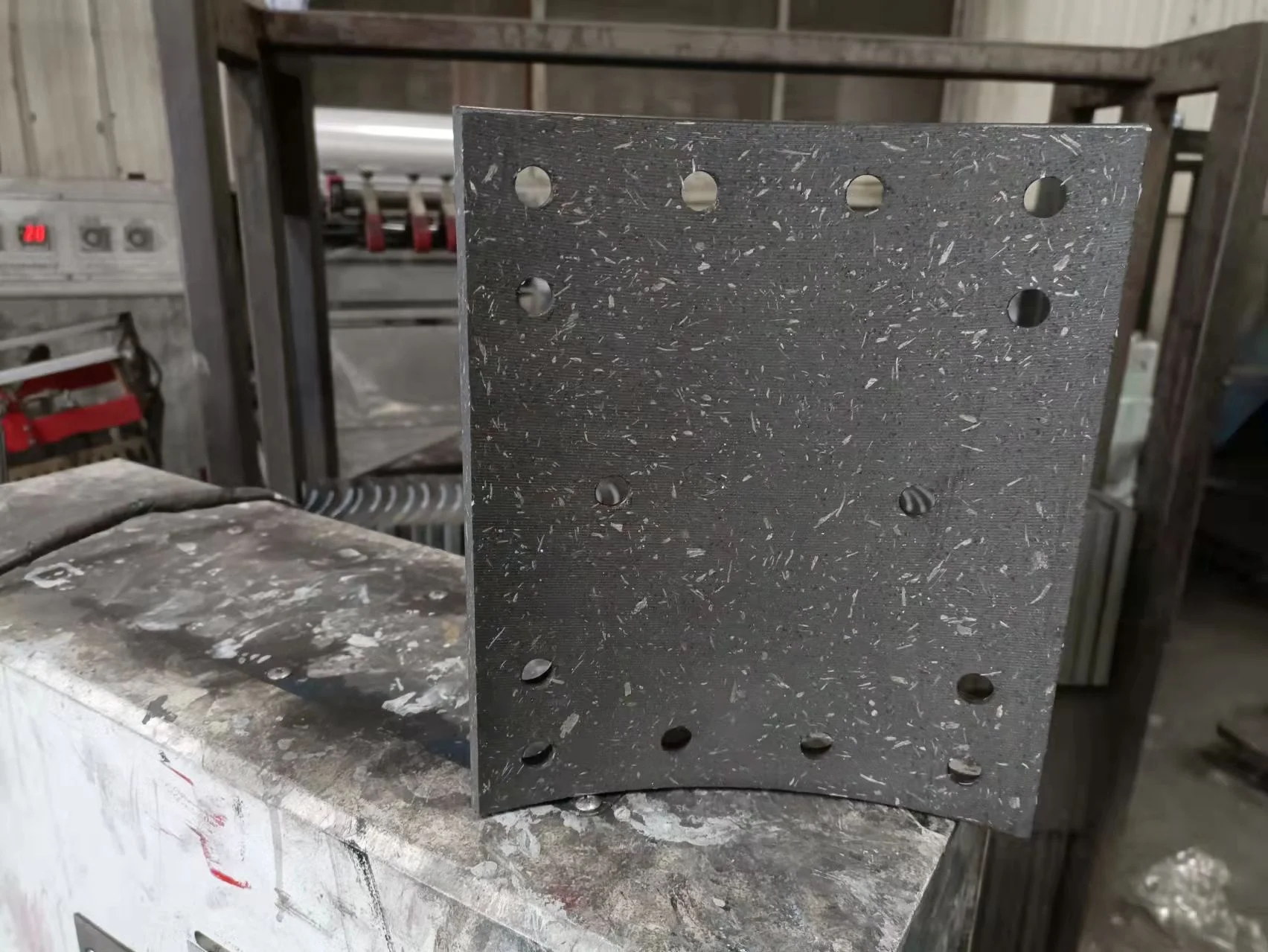 China factory OEM truck brake lining / brake pad 19247 for HOWO with 14 holes WG9231342068 brake liner