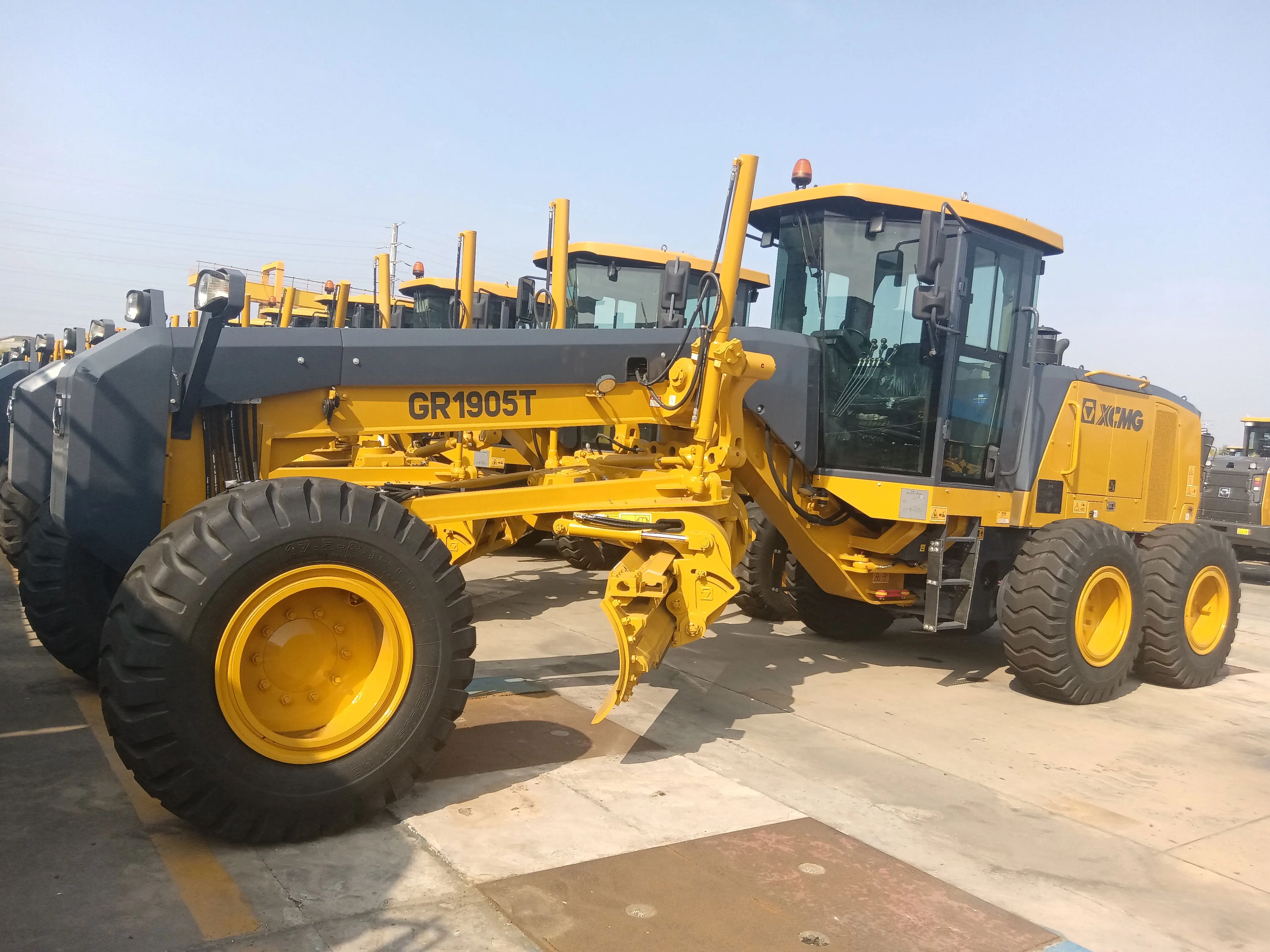 XCMG Official Road Machinery Used Motor Graders GR1905T 140KW Road Grader For Sale