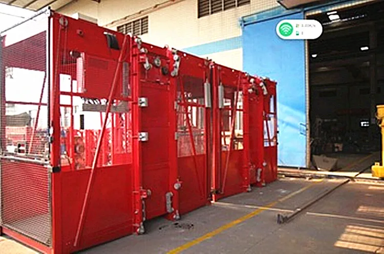 Adjustable speed construction hoist elevator The bearing weight is up to 2000KG Can carry people and materials, etc