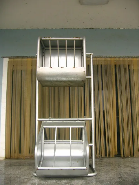 Galvanized Horse Equipment Horse Hay Feeder With Movable Cap