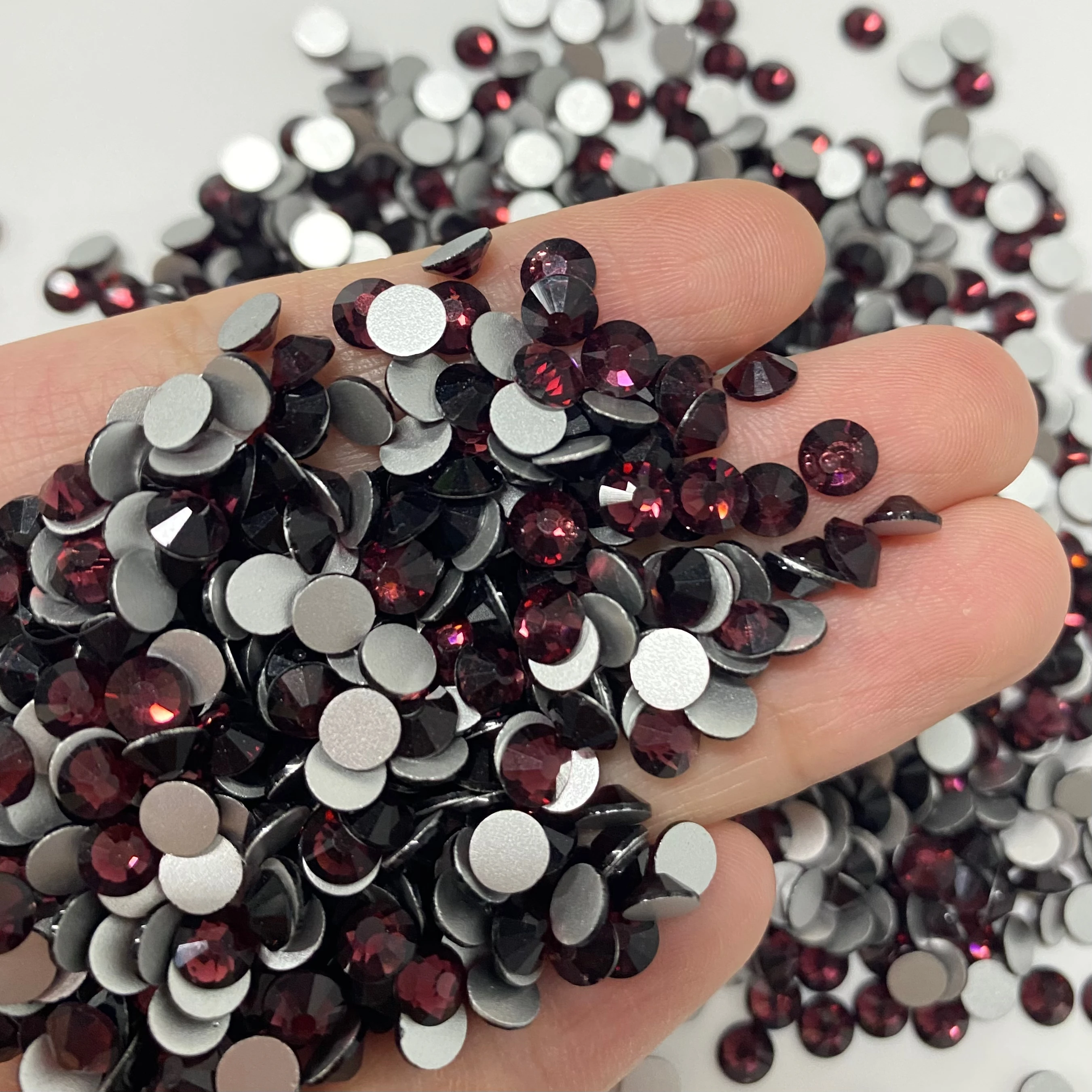 QIYI Latest Fashion New Design High Quality Flat Back Minimalist Brilliant Luxury Glass Crystal Rhinestones For Ladies Fashion