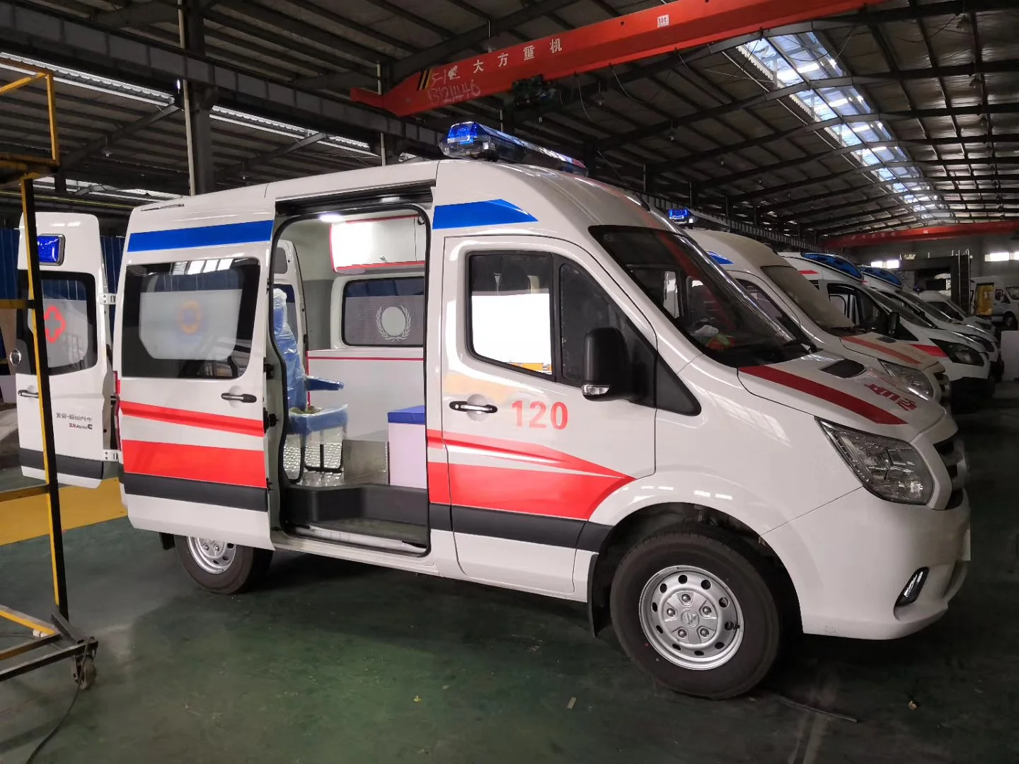 New Gasoline Hospital Cars Car Negative Pressure ICU Ambulance with Cheap Price