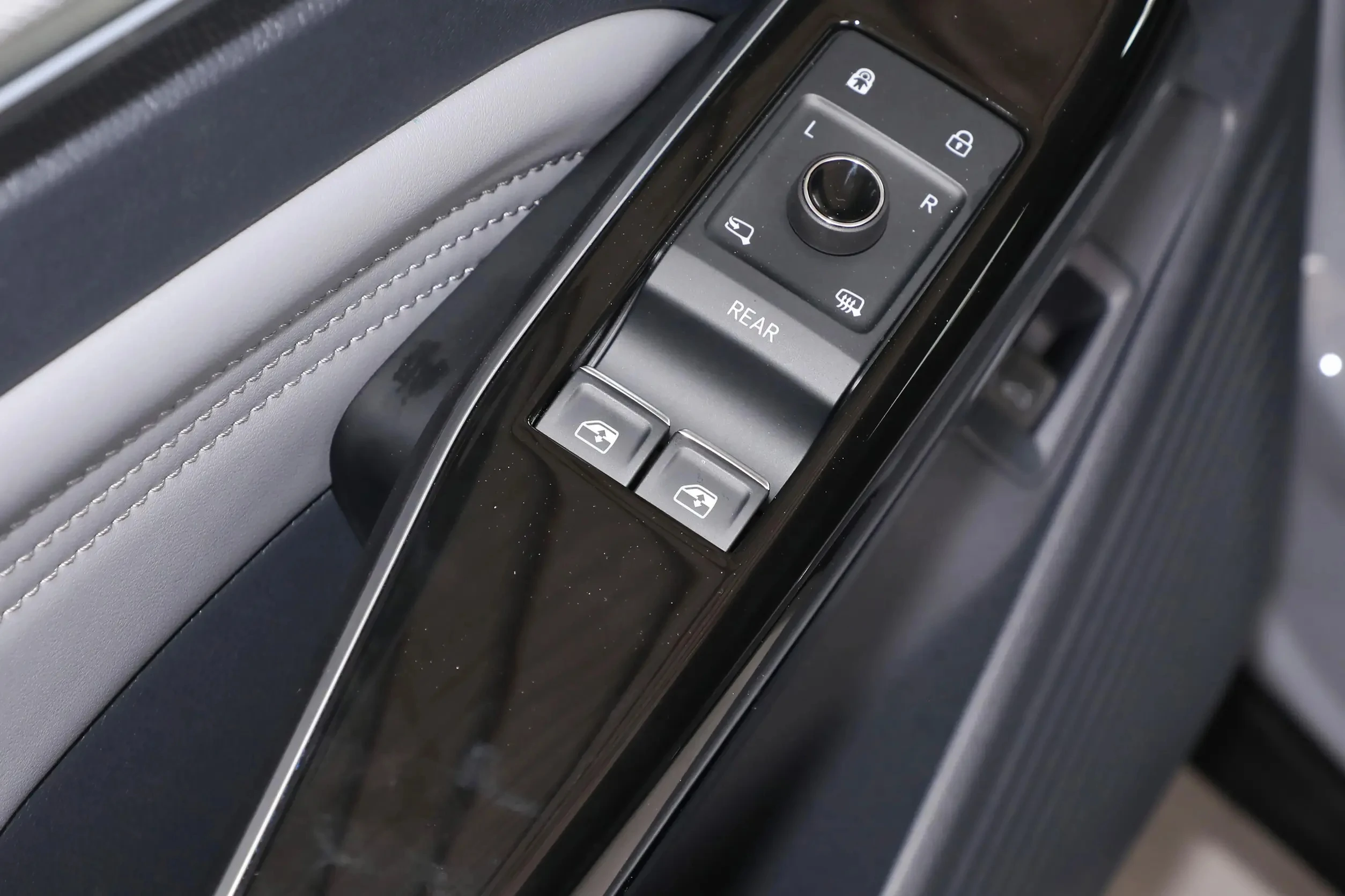 YK MOTORS 2024 ID4 оптовая продажа от производителя лидер продаж новая энергия Crozz. Компактный внедорожник для взрослых