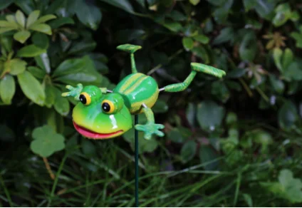 Osgoodway Green Jump Multicolor Plastic Frog Garden Stake Low-Priced Modern Home Decor for Indoor Use PS Material