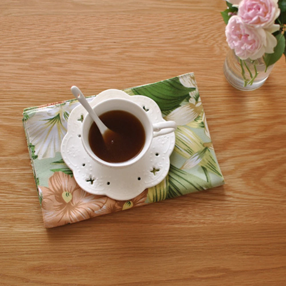 
Factory Direct Sale Flower Christmas Table Runner Coffee Table Mat Table Runners for Kitchen Coffee/Dining Decorative 