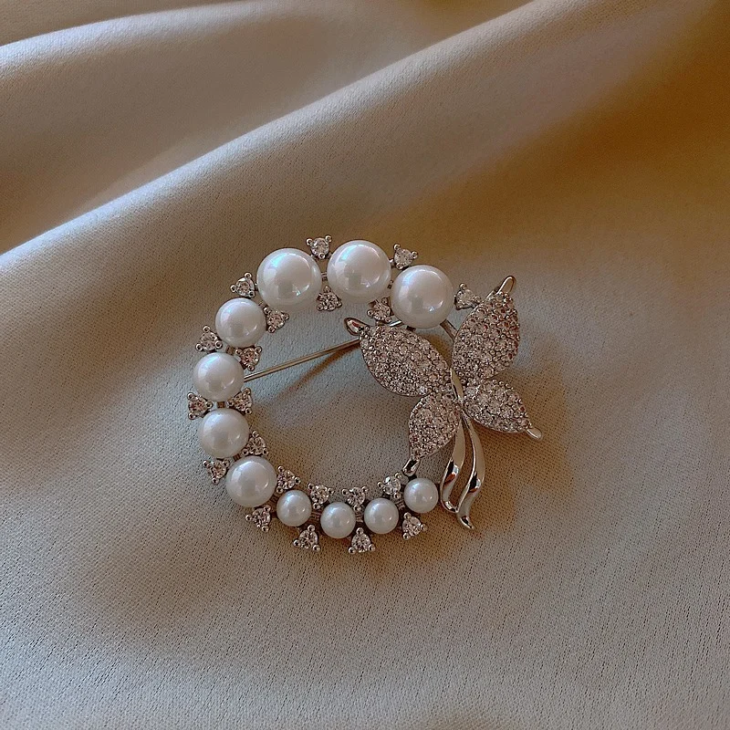 Designer Designs Luxurious Crystal Butterfly Jewelry Pin Cute Little Pearl Brooch