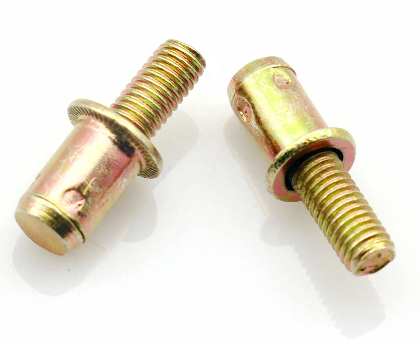 
 Специальные цилиндрические крепежные винты с круглым отверстием  