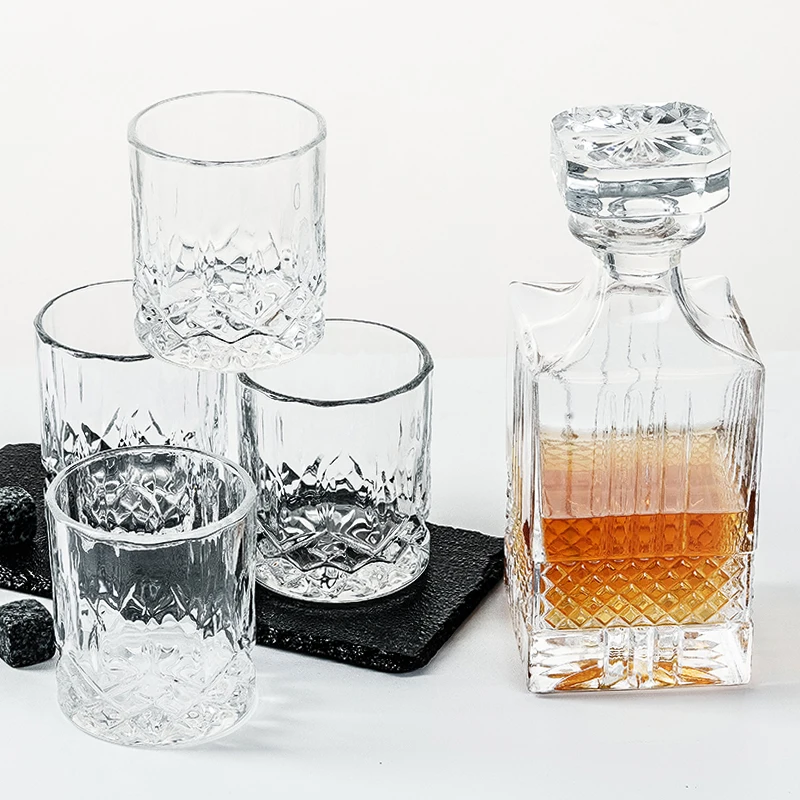 750ML Handcrafted Hot Selling Square Shape Exquisite Carving Clear Glass Spirit Bottle Whisky Vodka Wine Glass Decanter Bottles