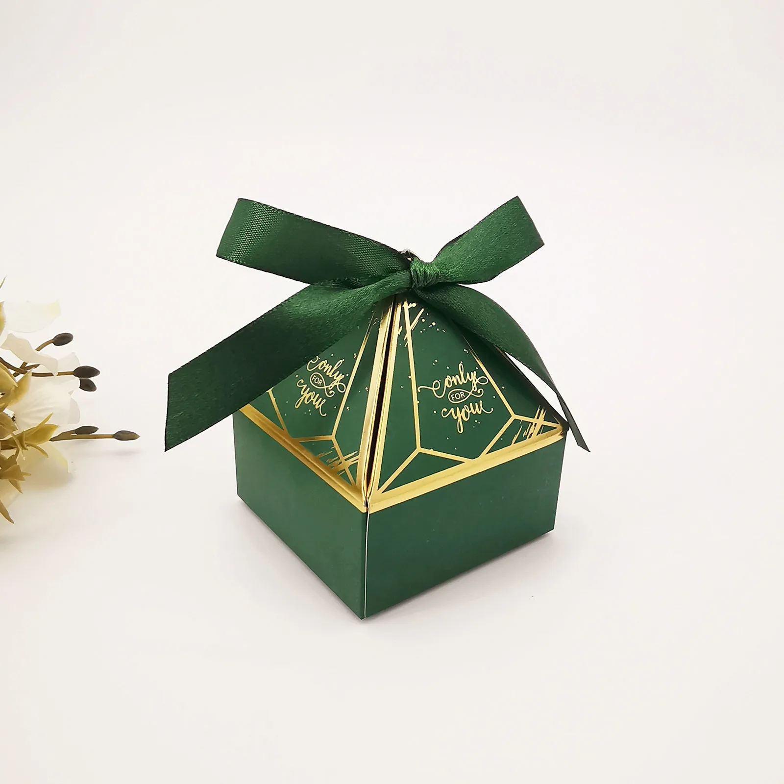 7*7*9 cm Awesome Pyramid Wedding Favors Various Colors Candy Box Wedding Gift Custom Logo  Gift Packing Paper Boxes with ribbon
