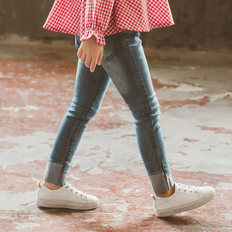 Новое поступление Весенняя оптовая продажа Корейская повседневная одежда для детей большие размеры синие модные джинсы девочек от китайского поставщика