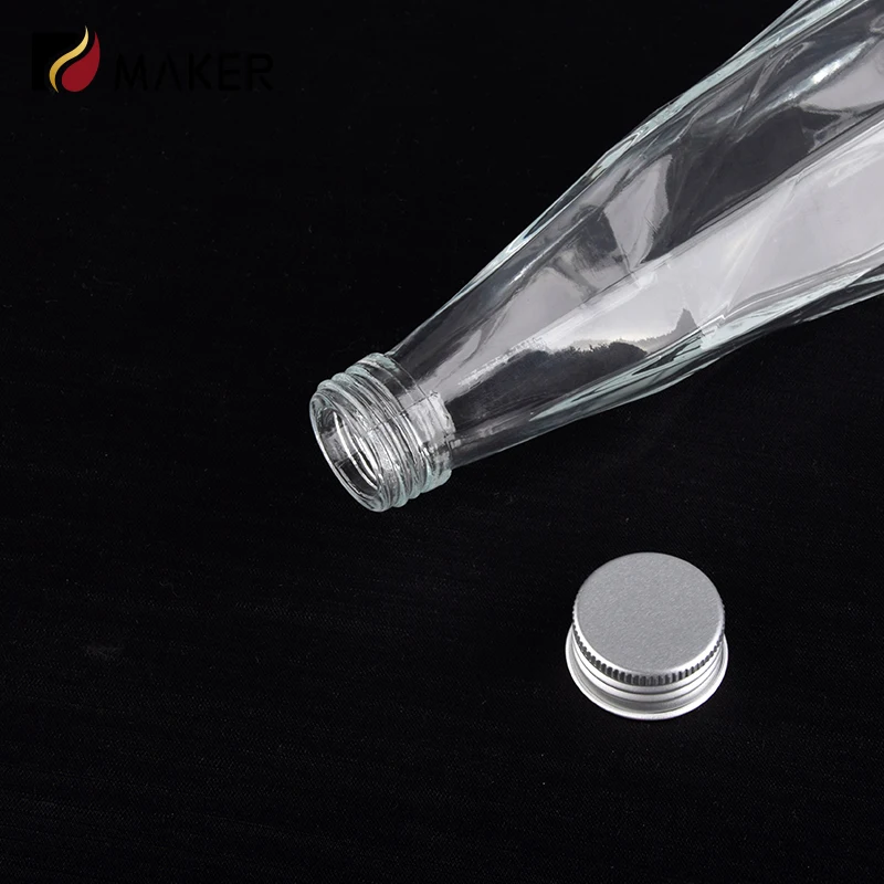 Wholesale manufacturer unique liquor empty transparent 350ml 500ml 25oz 750ml luxurious diamond shape glass wine water bottle