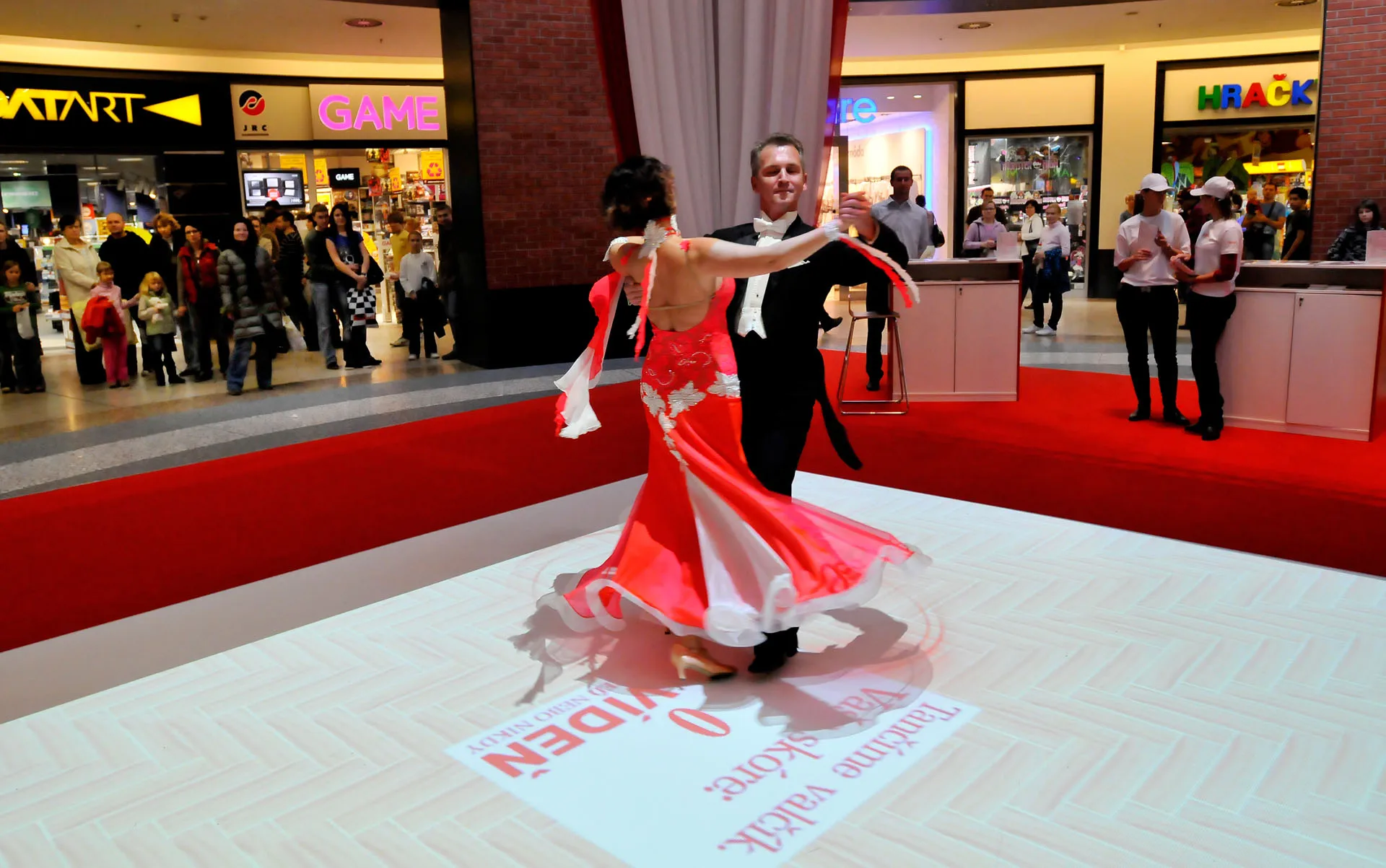 Online hot sale 40-400 inch huge screen  Indoor Virtual Smart  3D Video Interactive system with games Immersive floor games