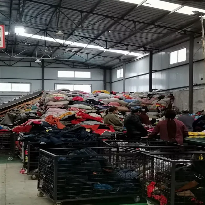 
 Wholesale A grade bulk mix packing Bales old cloth second hand clothing Used clothes for men women children  
