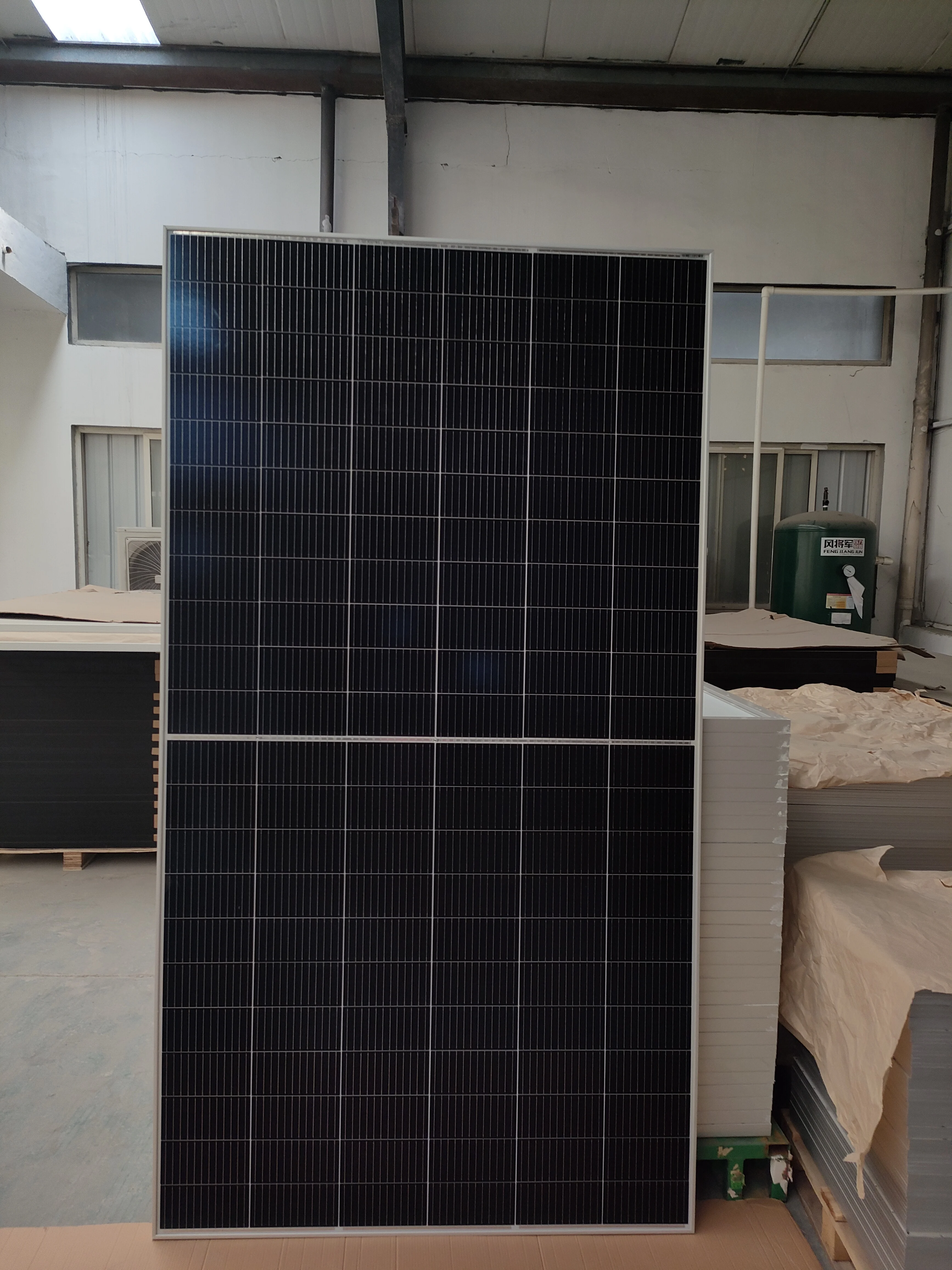 New technology 700W 710W 750W 800W 1000W all black half cell solar panel for home solar system