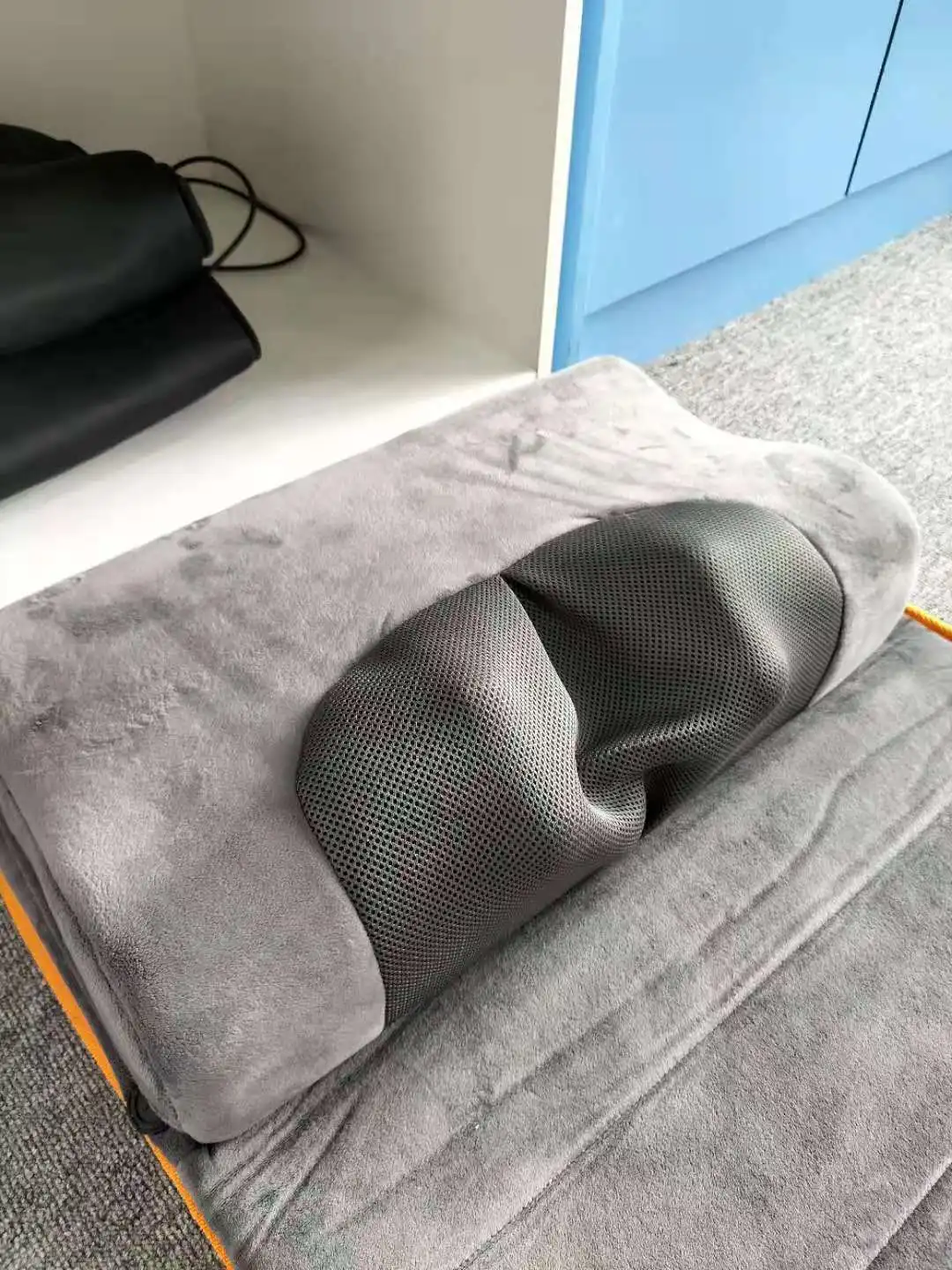 Shiatsu vibration massage mattress pad Physical therapy massage bed kneading vibrating heat massage matt