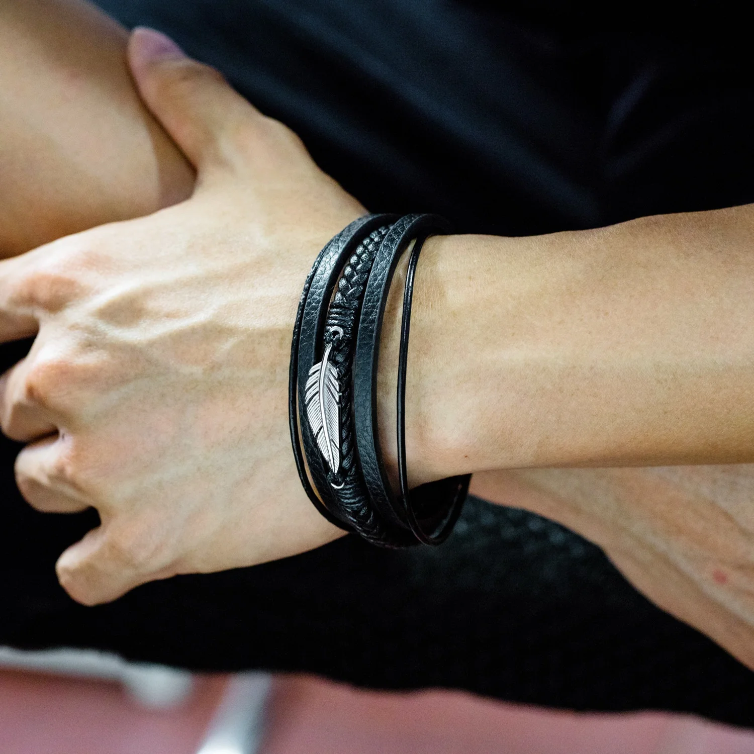 Top Sell Accessories Stylish Men Hand Jewelry Exquisite Feather Mens Leather Bracelet