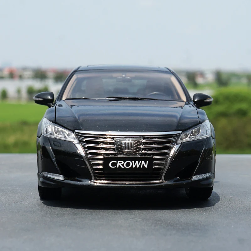 Zhengfeng 1/18 original factory Diecast Alloy Model car TOYOTA CROWN Toyota new Crown 2016 model for gift and collection