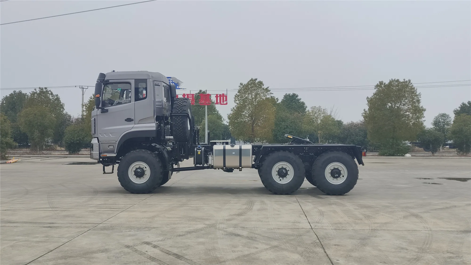 China customized off road vehicle 6x6 truck