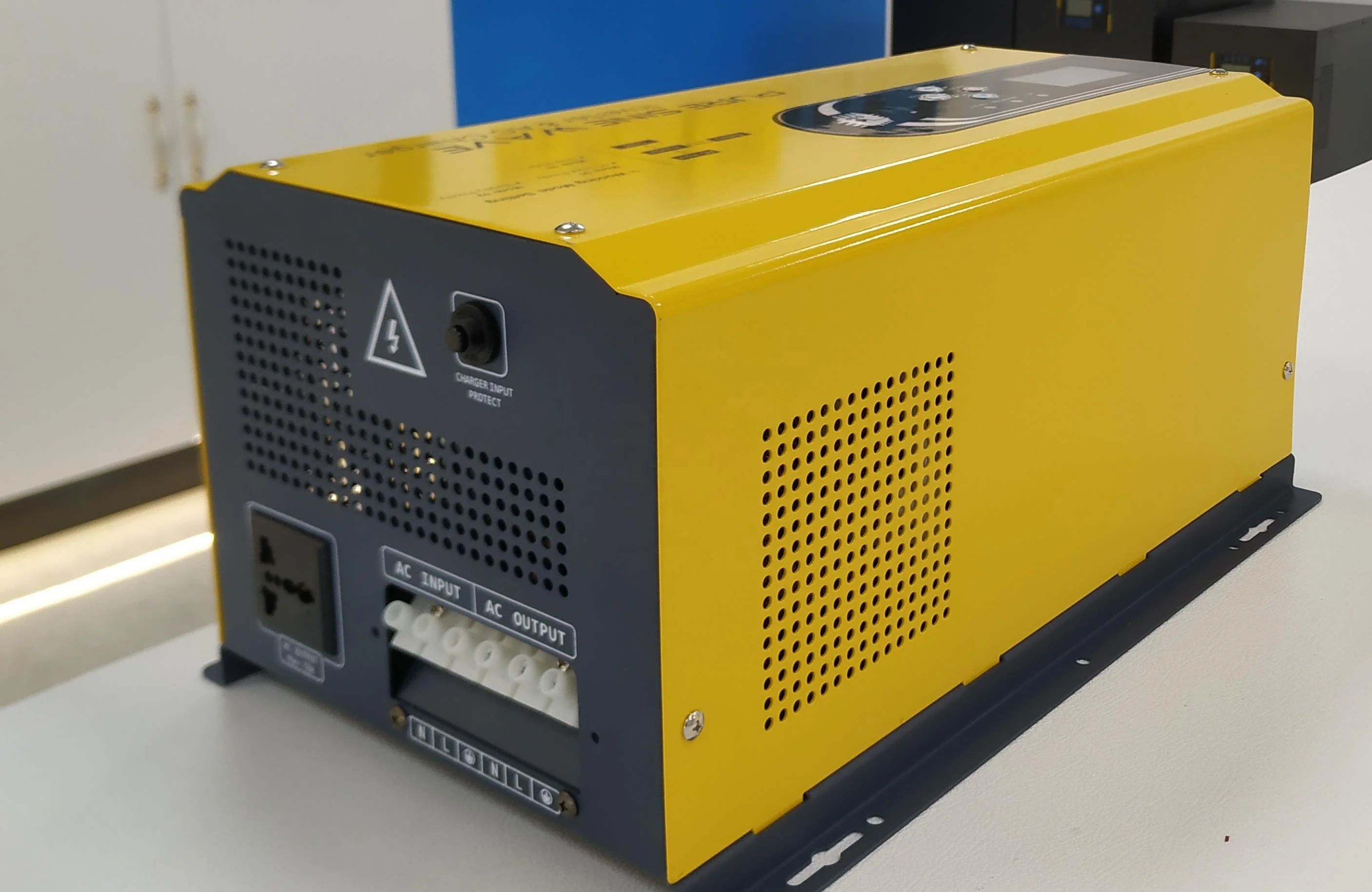 Low frequency off grid inverter 12v 24v 36v 48v Dc To Ac 110v 220v 230v 240v 4000Watt solar Pure Sine Wave Power Inverter