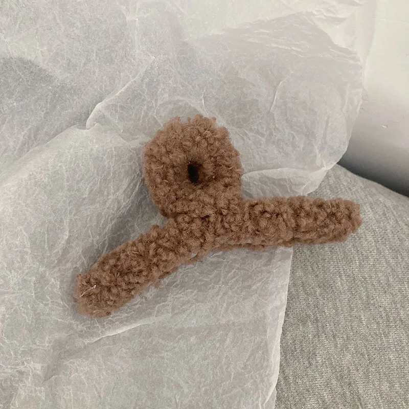 Wholesale fashion lamb fur hair claw hair accessories custom 13cm plush shark clip claw for women