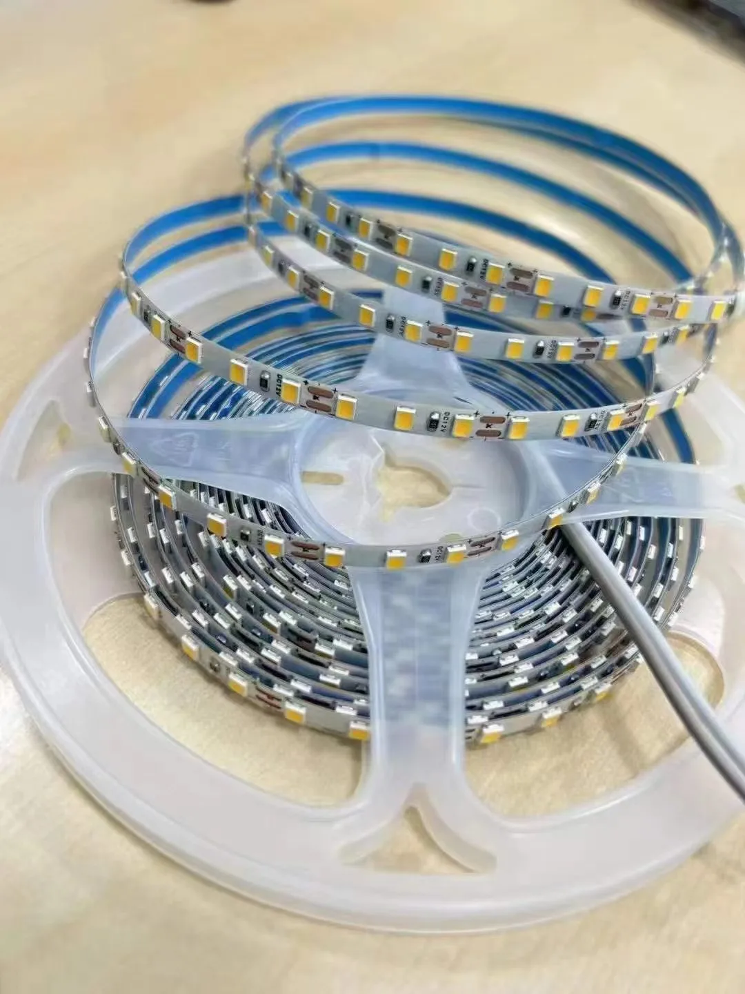 2835-240LED/M Low Voltage Bare Board Light Strip High Brightness Colourful Light 18/25 Copper-Clamping Wire Plate