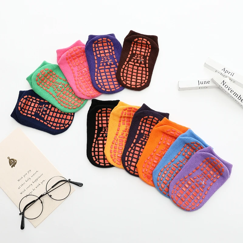 Non Slip Kids Trampoline Socks Anti Skid Slipper Socks with Grippers for Toddler Children Teenagers Grip Socks for Boys Girls