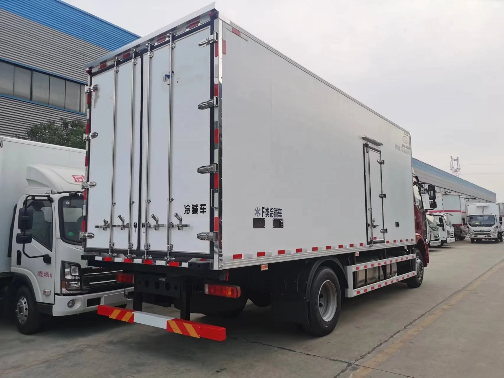 ISUZU 700P Refrigerated Van Truck Mini