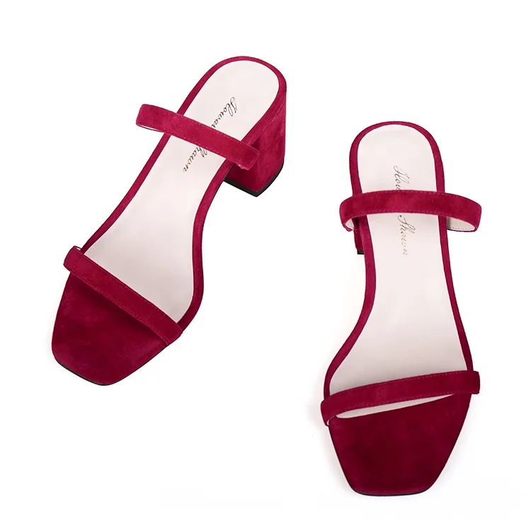 Женские босоножки на высоком каблуке