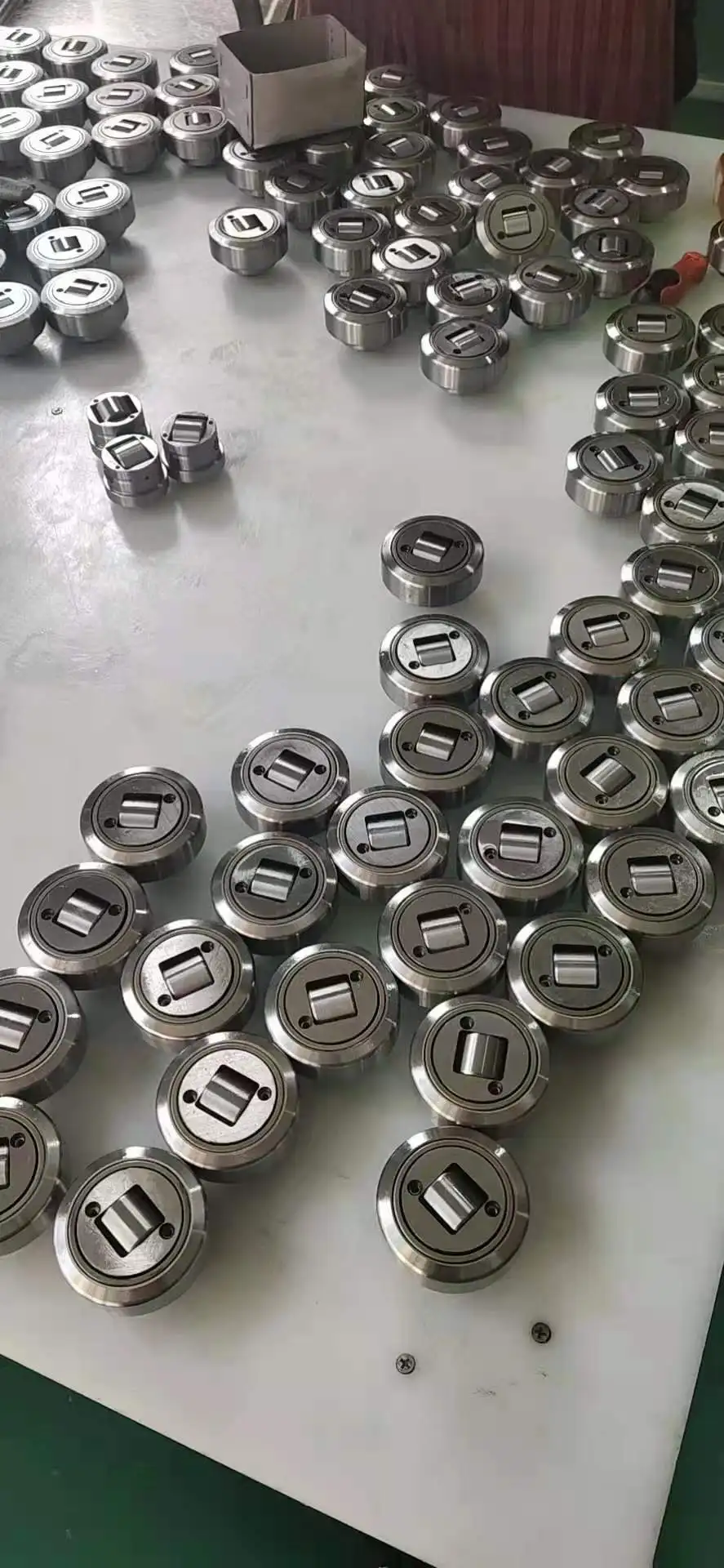 
4.053The composite roller bearing 