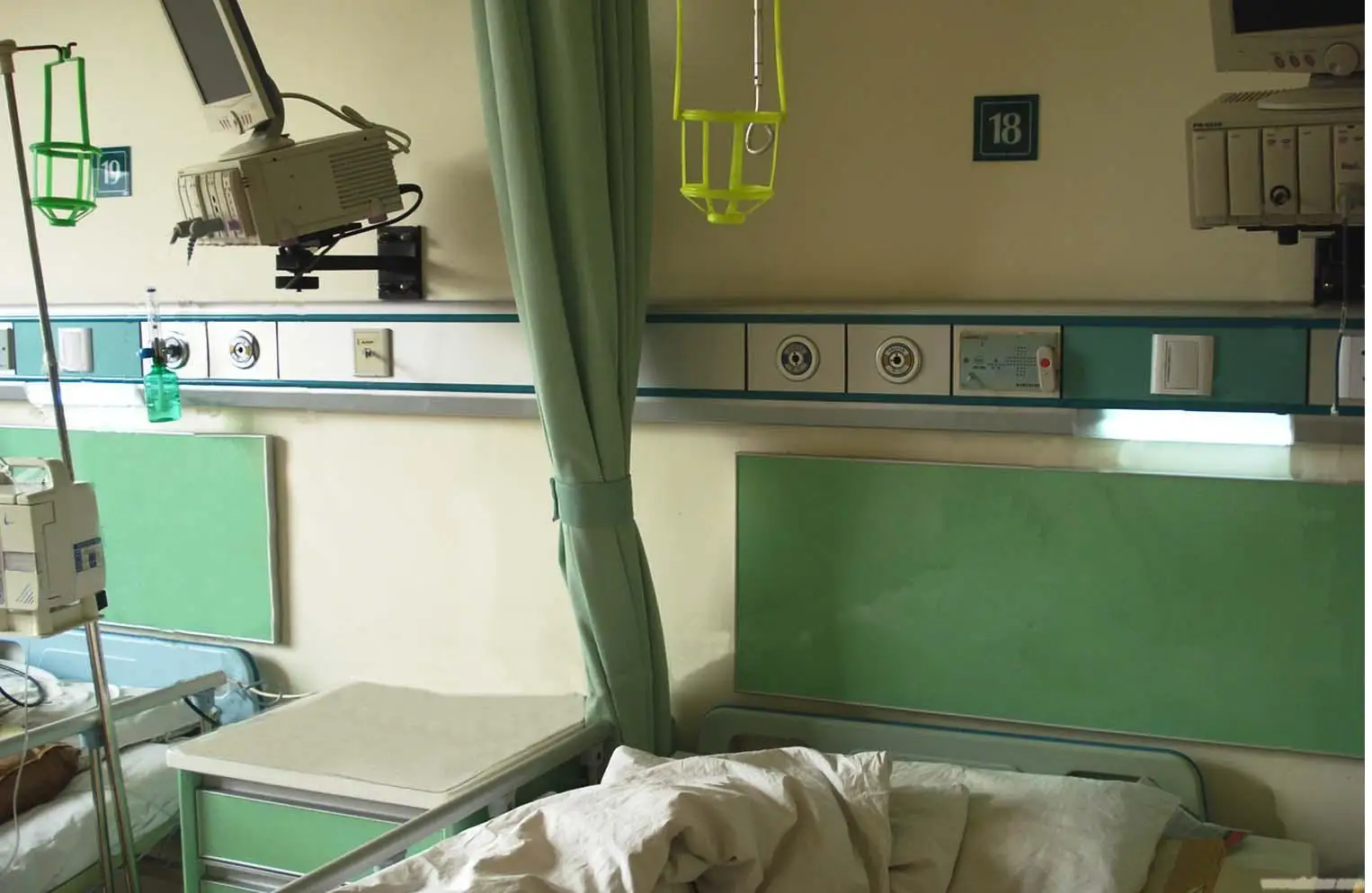 Customized wall mounted hospital bed head panel for icu wards head panel with 3gas outlet bed head unit